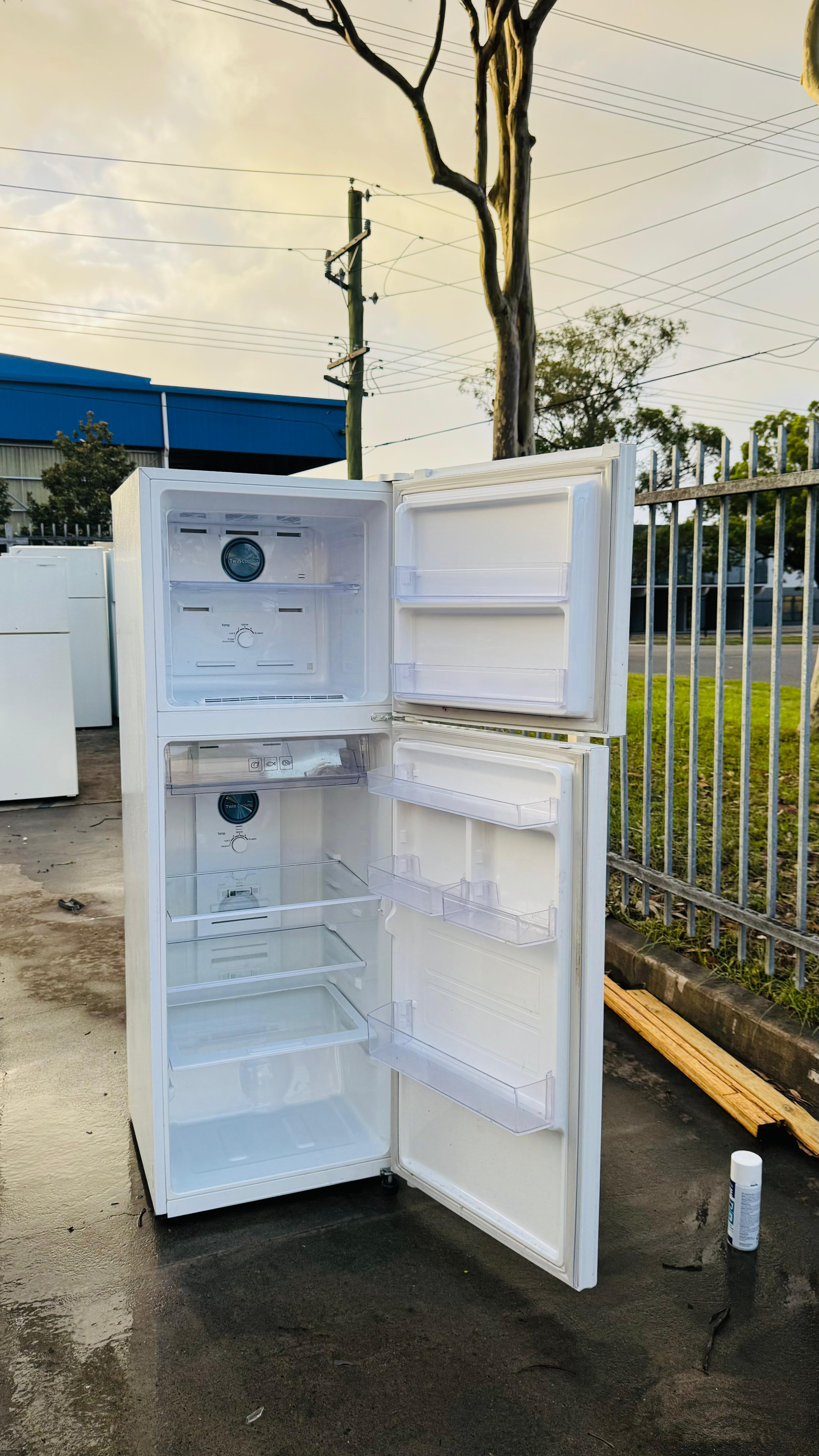 SAMSUNG 343 LITRES FRIDGE FREEZER