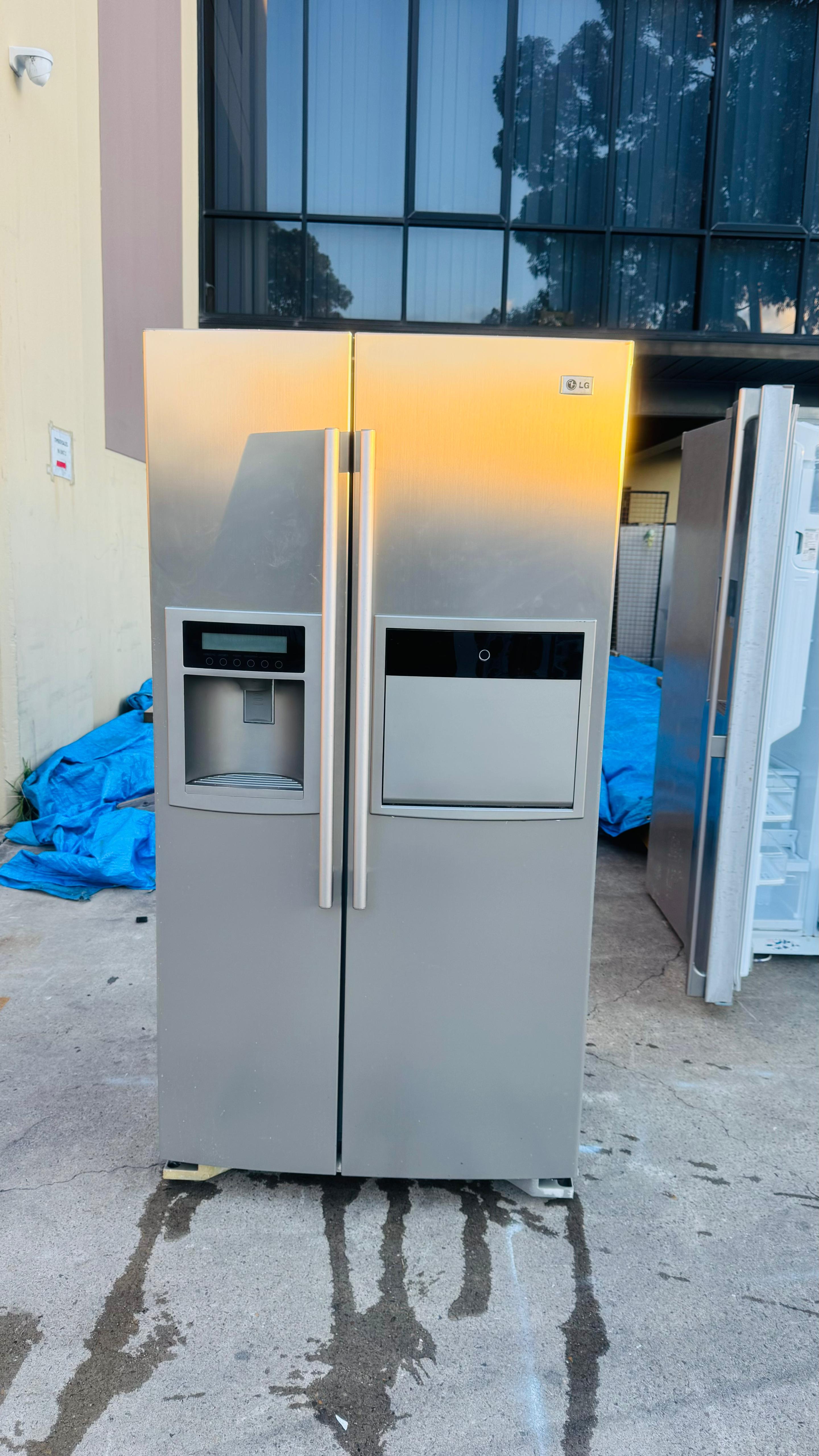 LG SIDE BY SIDE 621 LITRES FRIDGE FREEZER