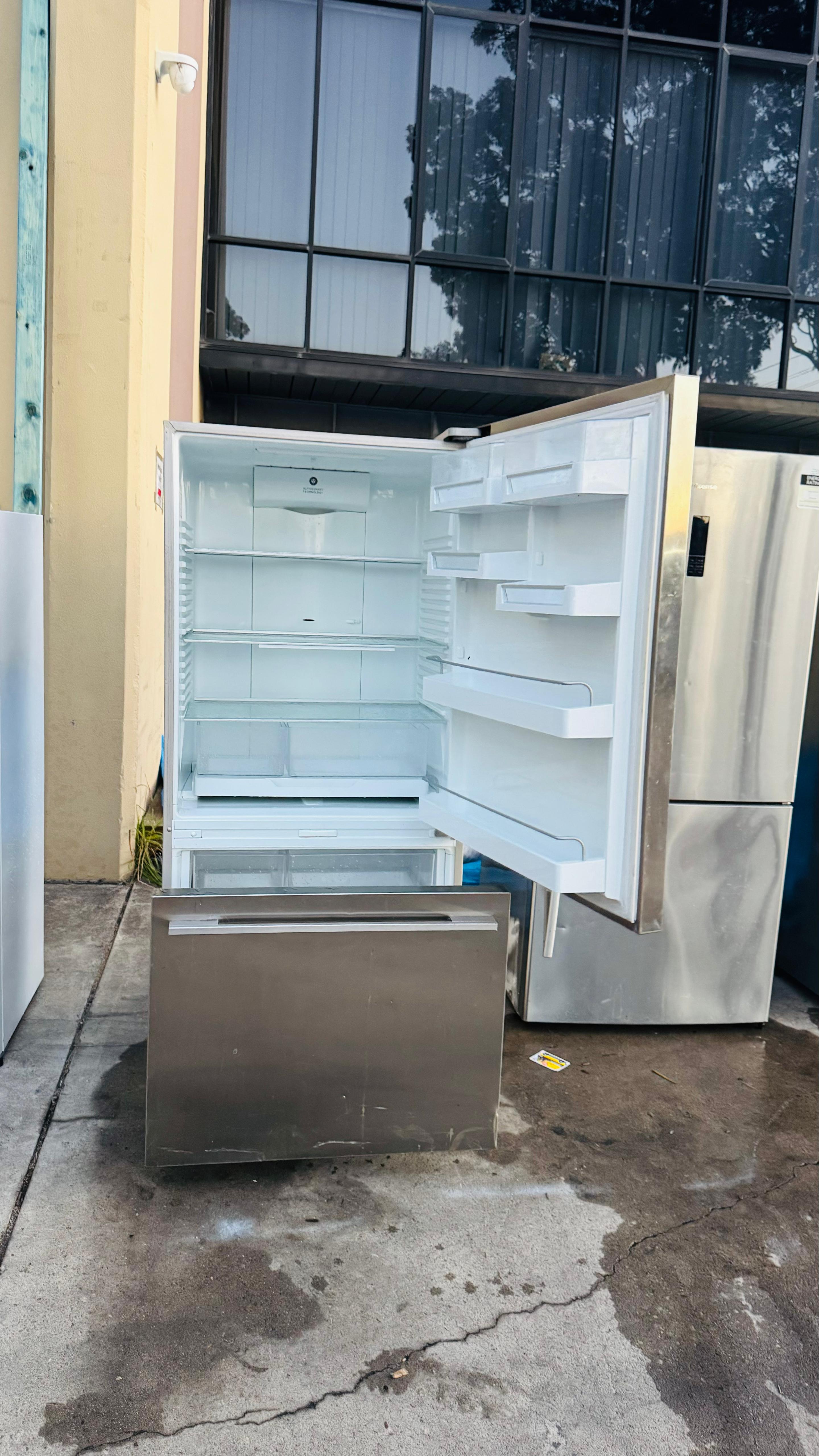 FISHER AND PAYKEL 519 LITRES FRIDGE FREEZER