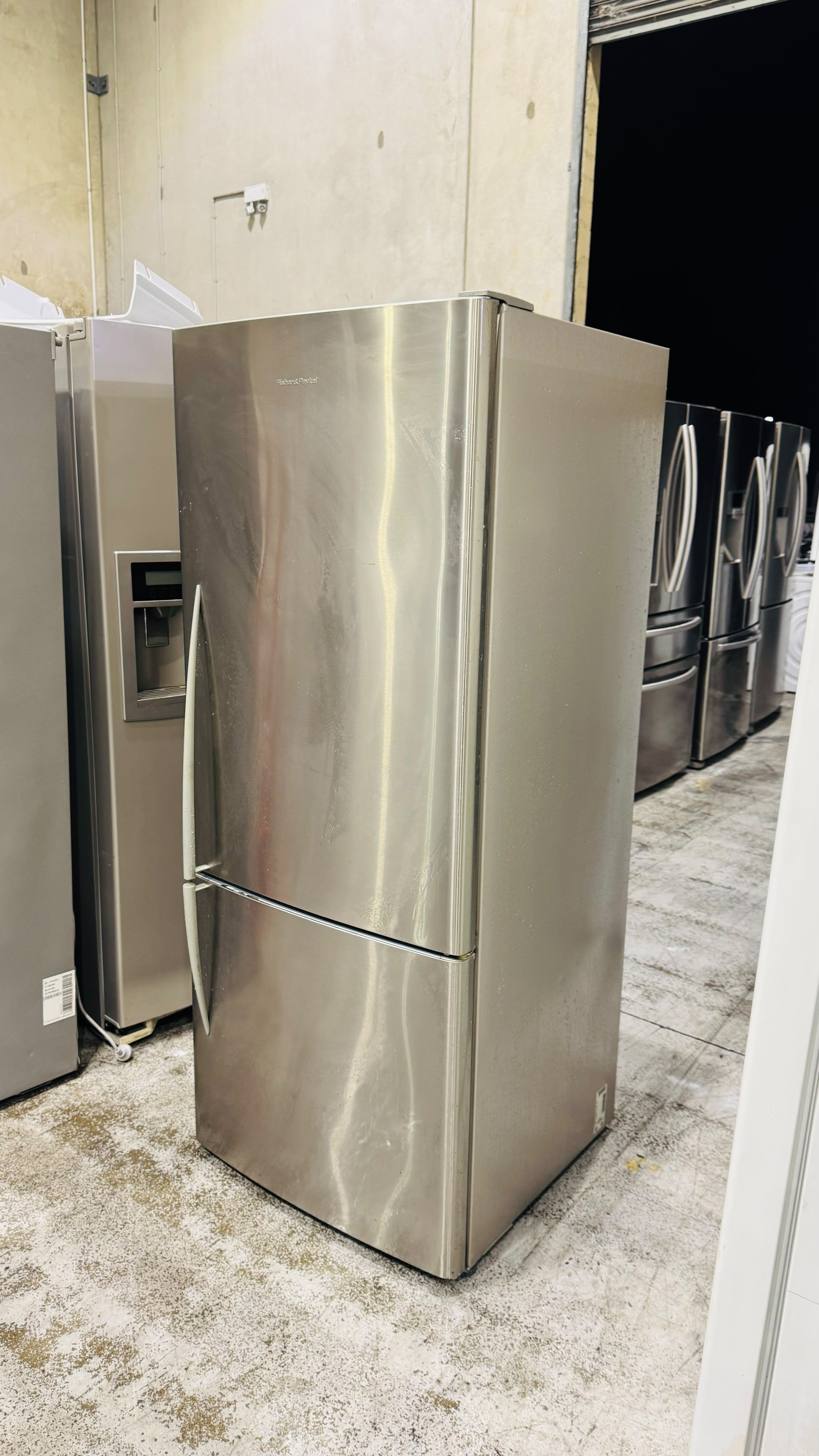 FISHER AND PAYKEL 442 LITRES FRIDGE FREEZER