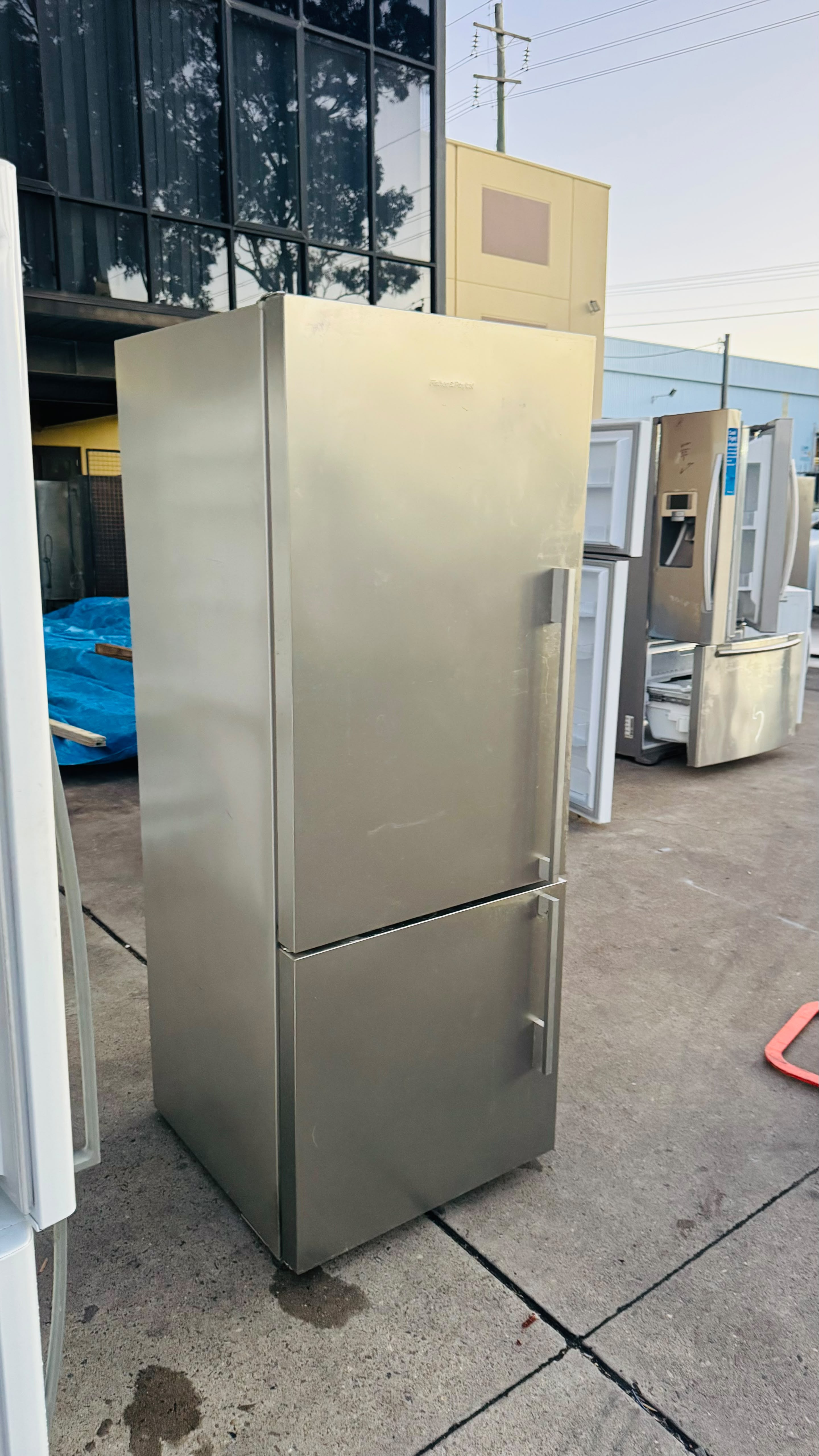 FISHER AND PAYKEL 403 LITRES FRIDGE FREEZER