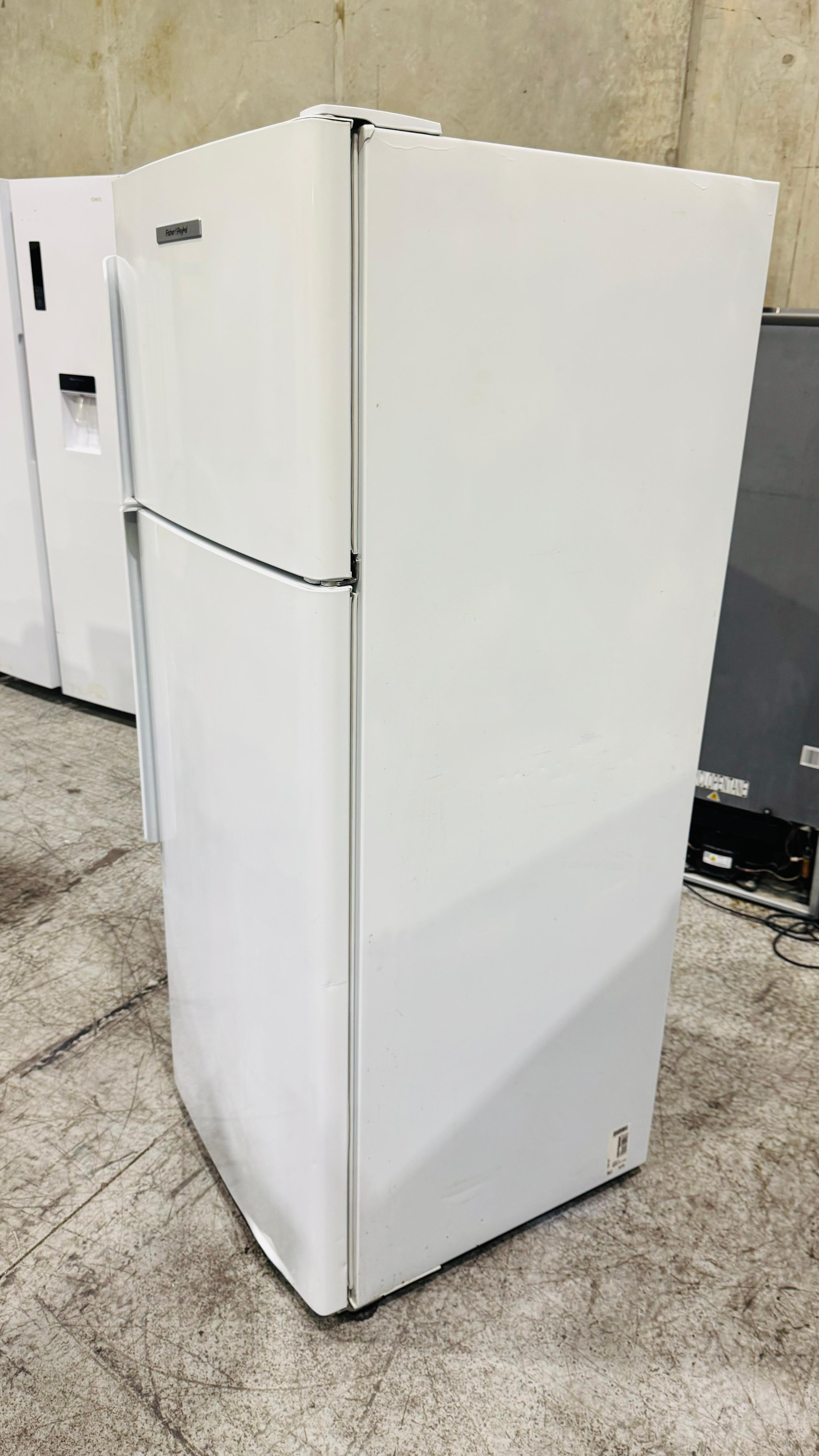 FISHER AND PAYKEL380 LITRES FRIDGE FREEZER