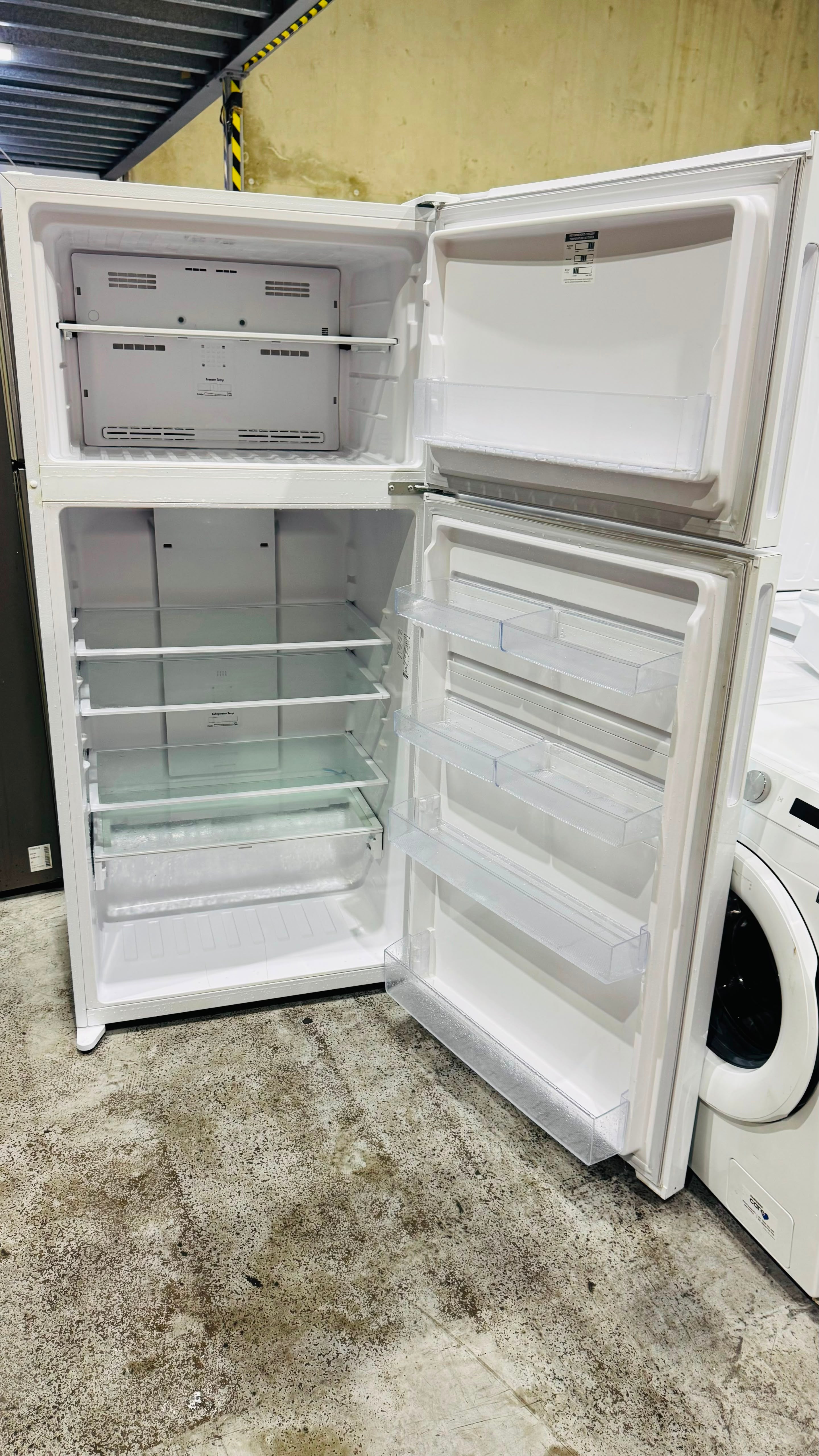KELVINATOR 536 LITRES FRIDGE FREEZER