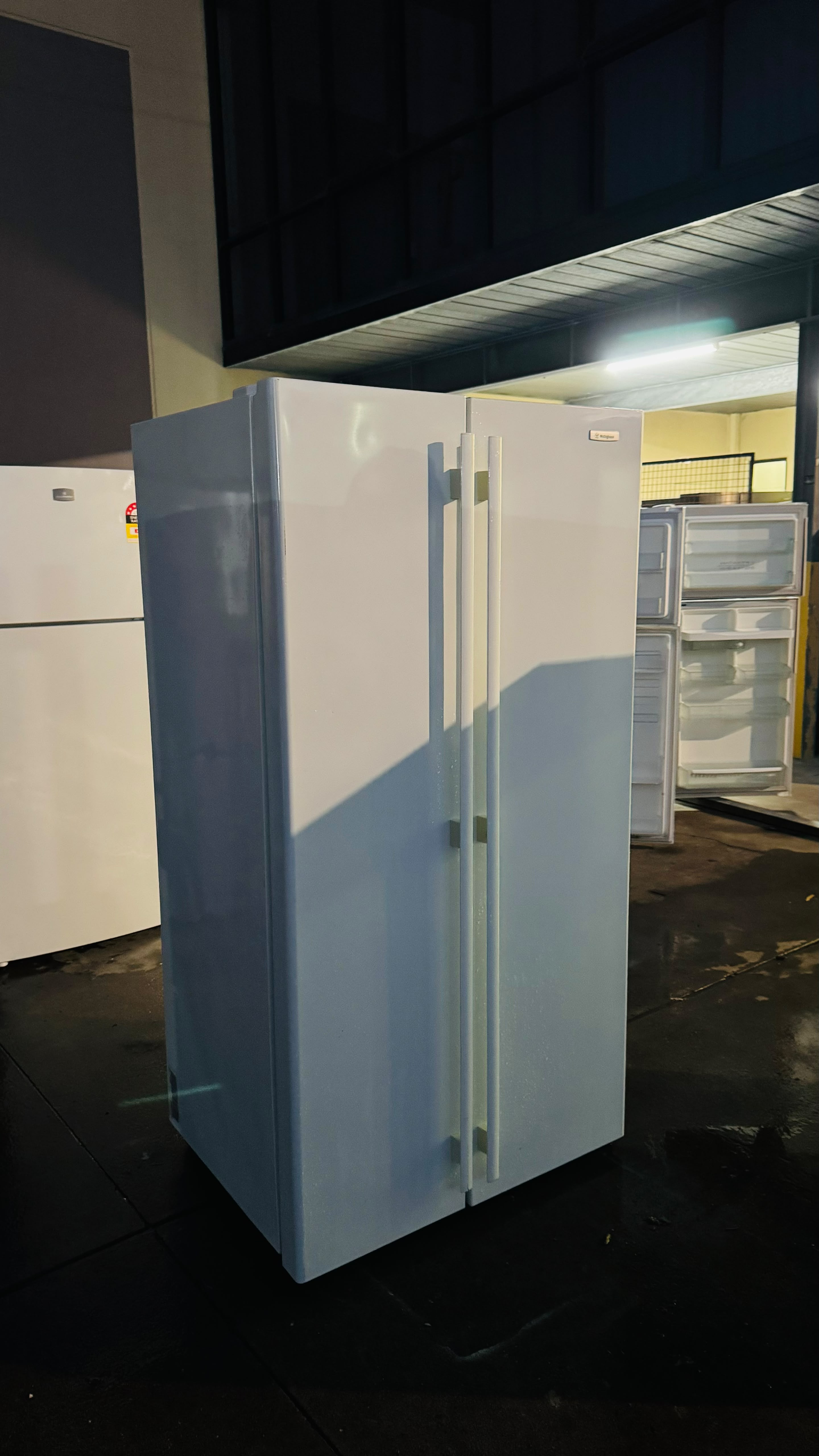 WESTINGHOUSE SIDE BY SIDE 606 LITRES FRIDGE FREEZER