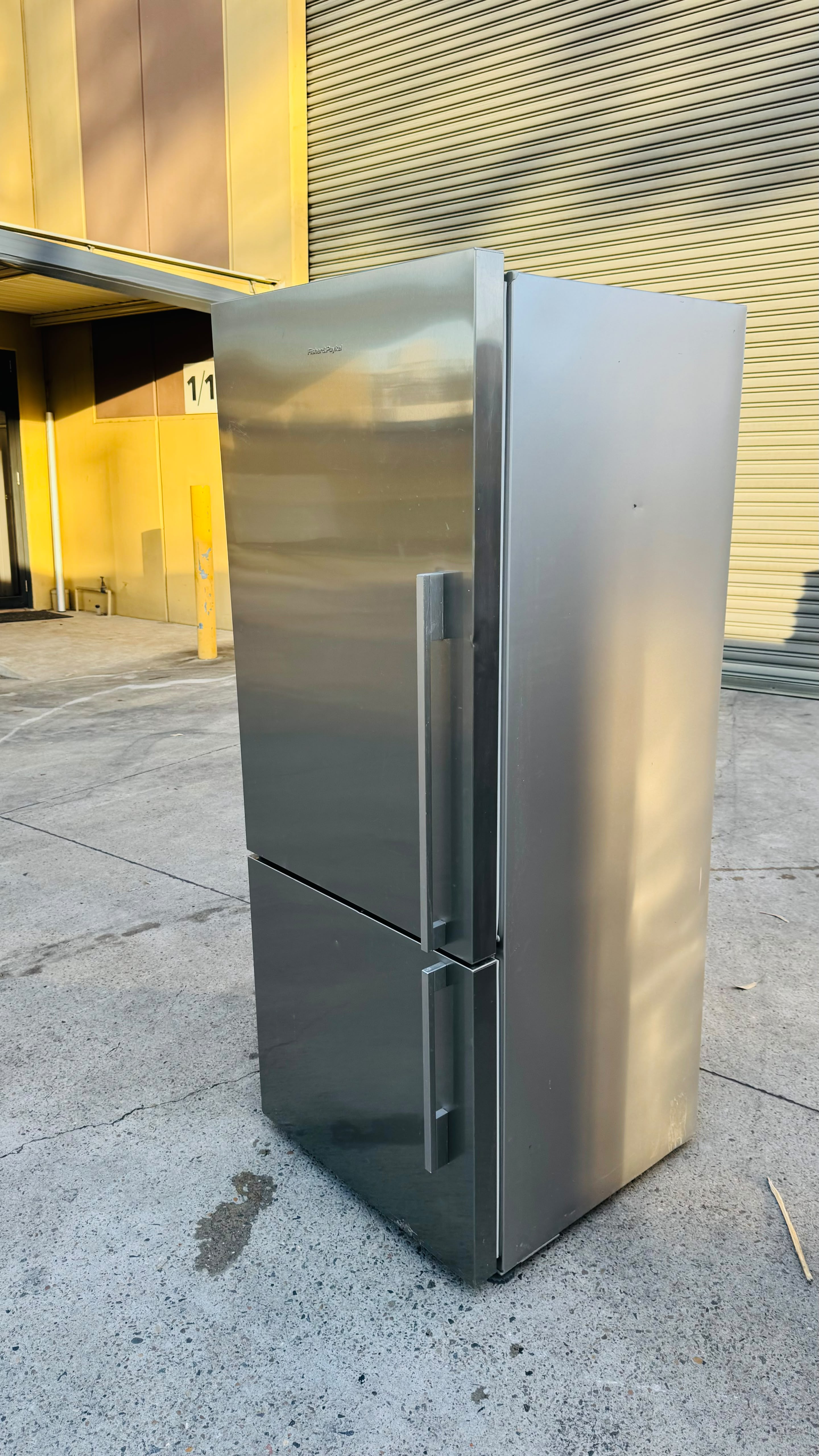 FISHER AND PAYKEL 442 LITRES FRIDGE FREEZER