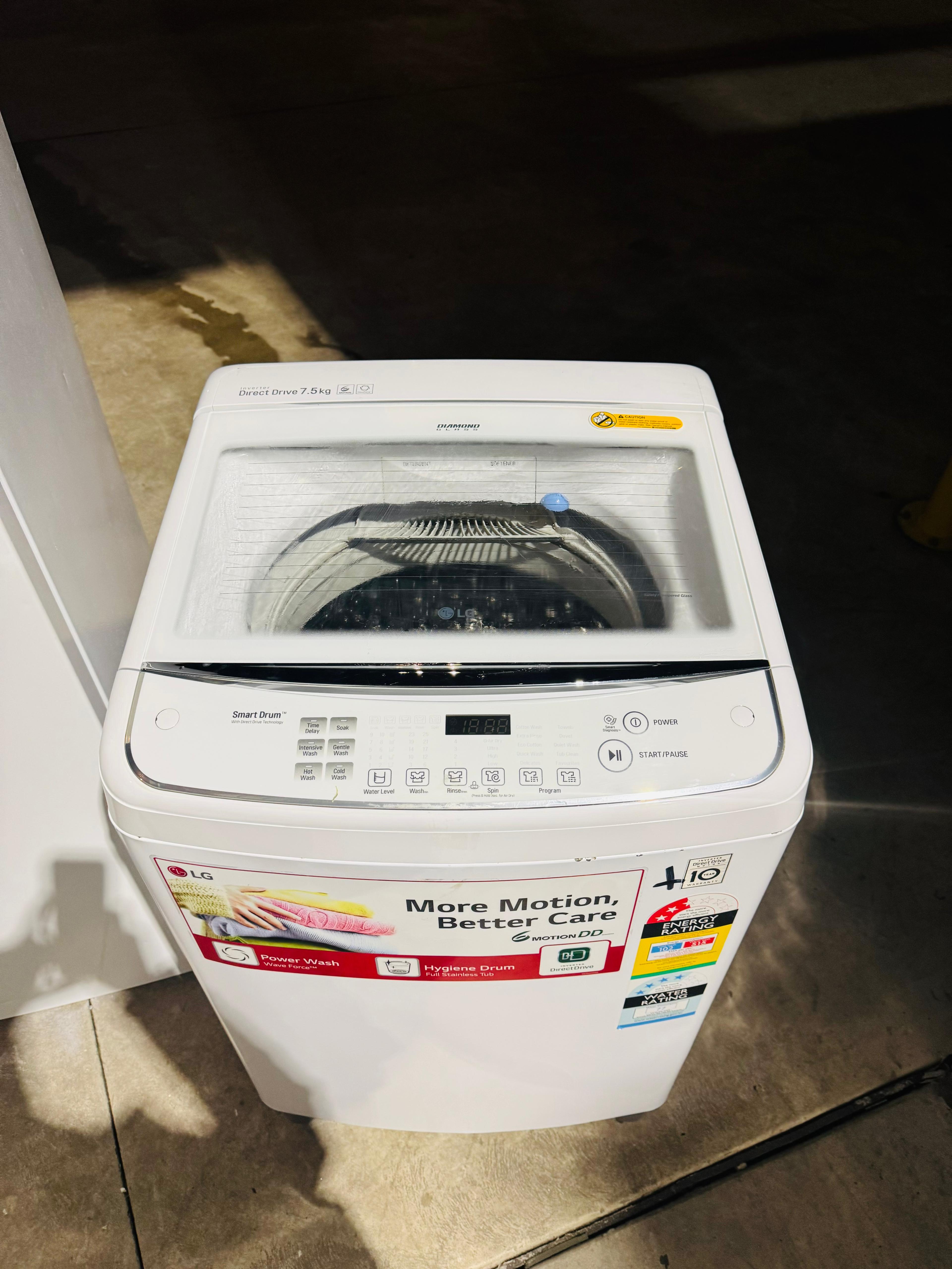 SAMSUNG 255 LITRES FRIDGE FREEZER & LG 7.5 KGS TOP LOADER WASHING MACHINE COMBO PACKAGE DEAL