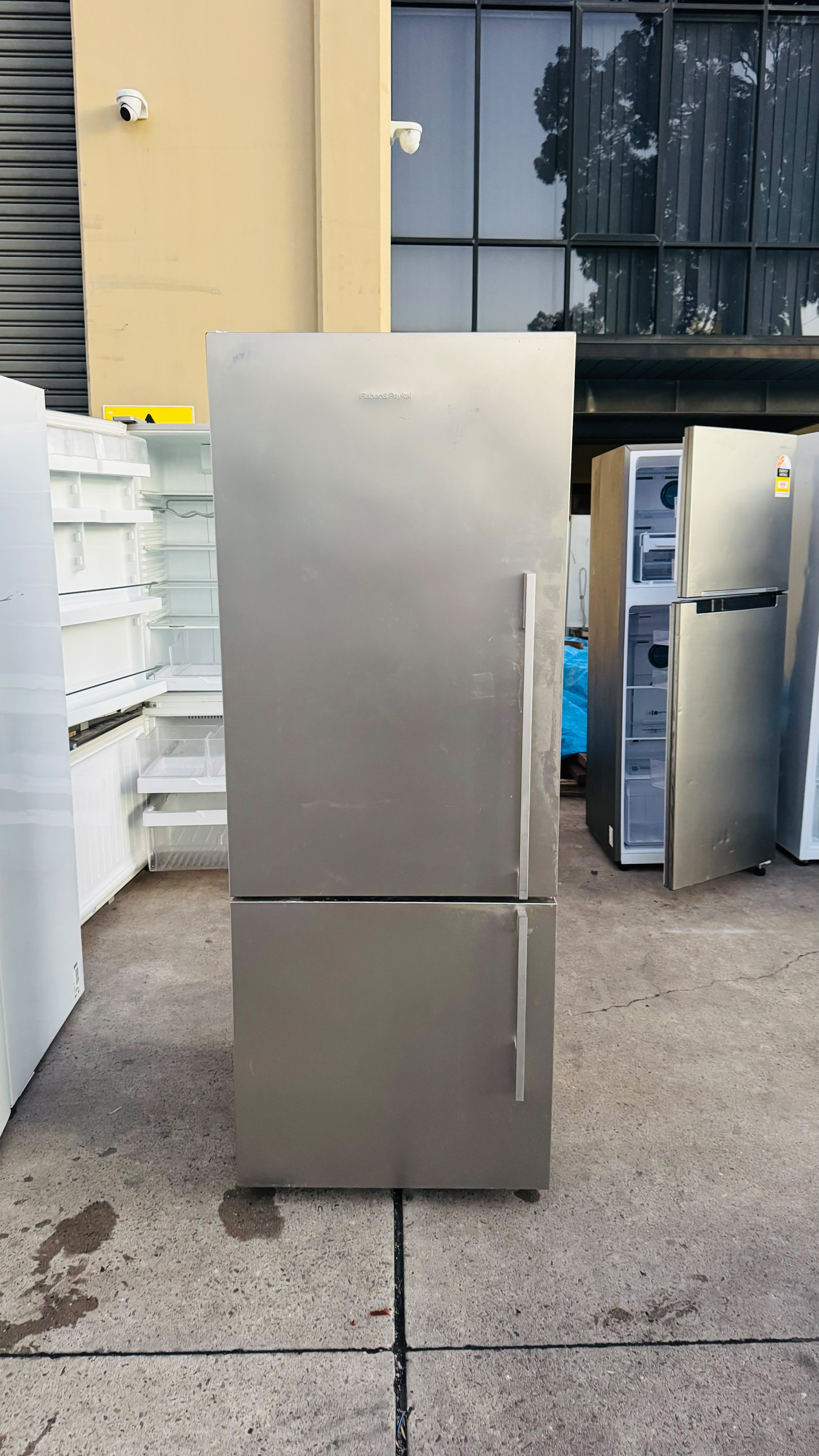 FISHER AND PAYKEL 403 LITRES FRIDGE FREEZER