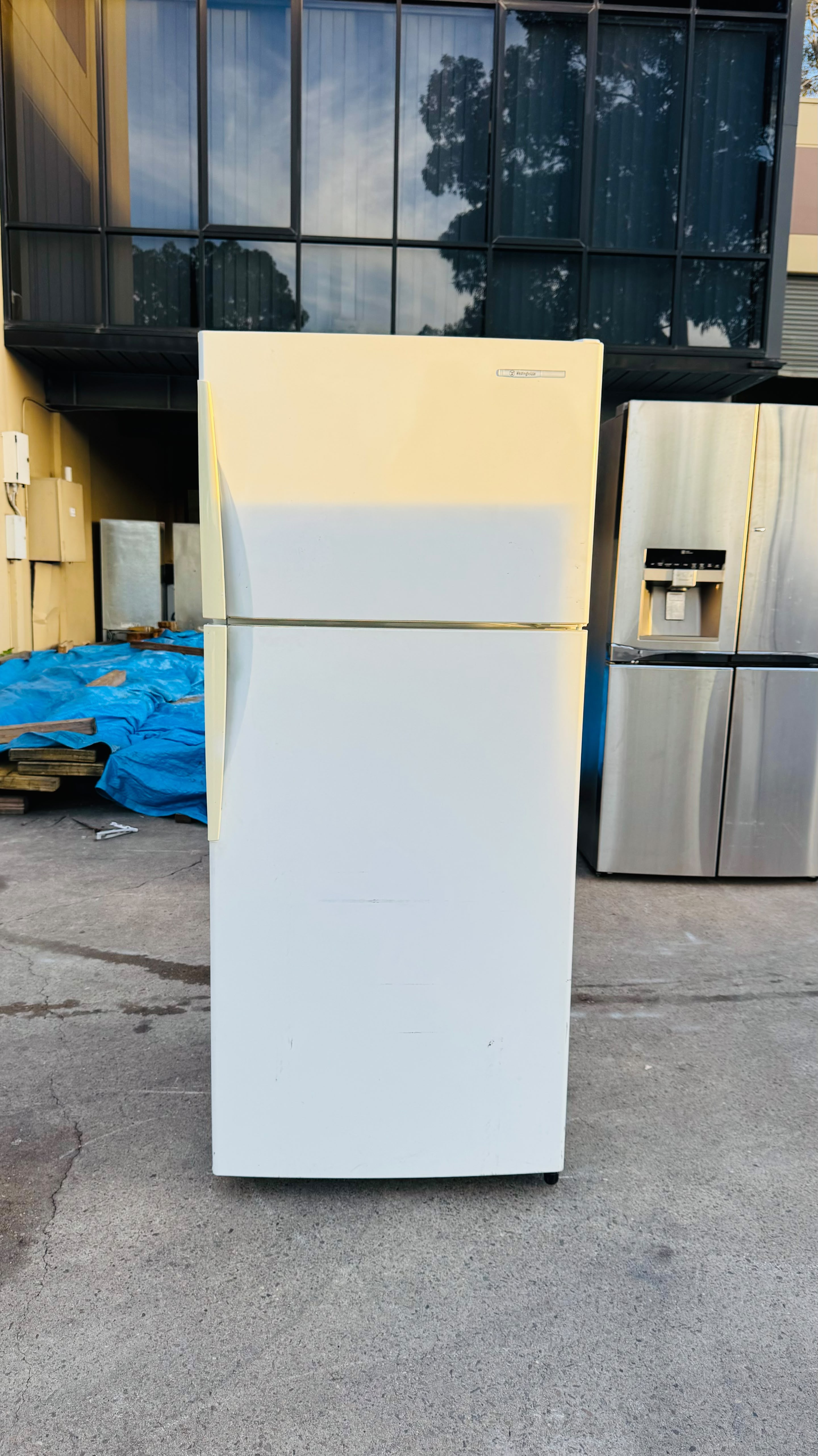 WESTINGHOUSE 420 LITRES FRIDGE FREEZER
