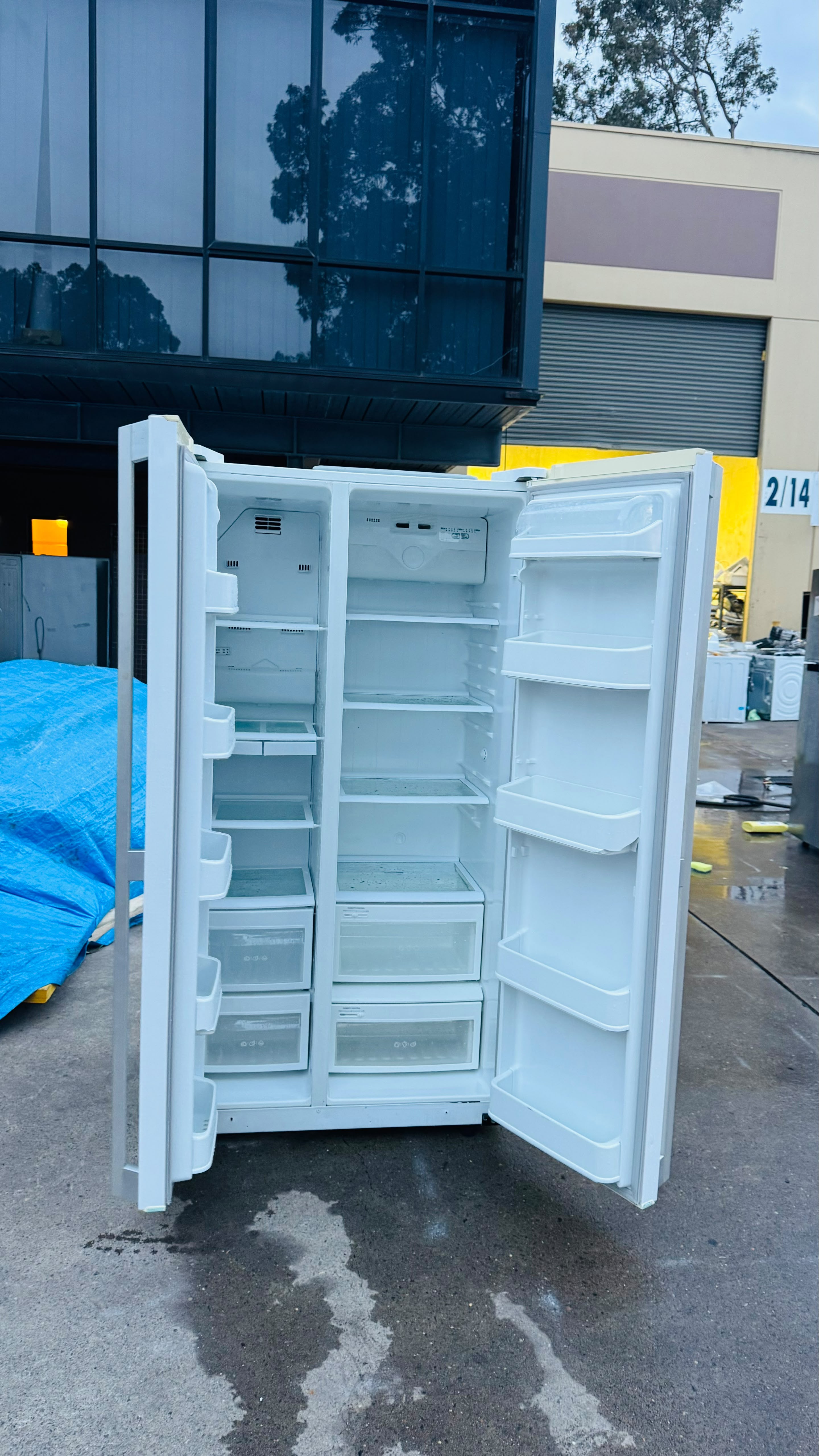LG 581 LITRES SIDE BY SIDE FRIDGE FREEZER