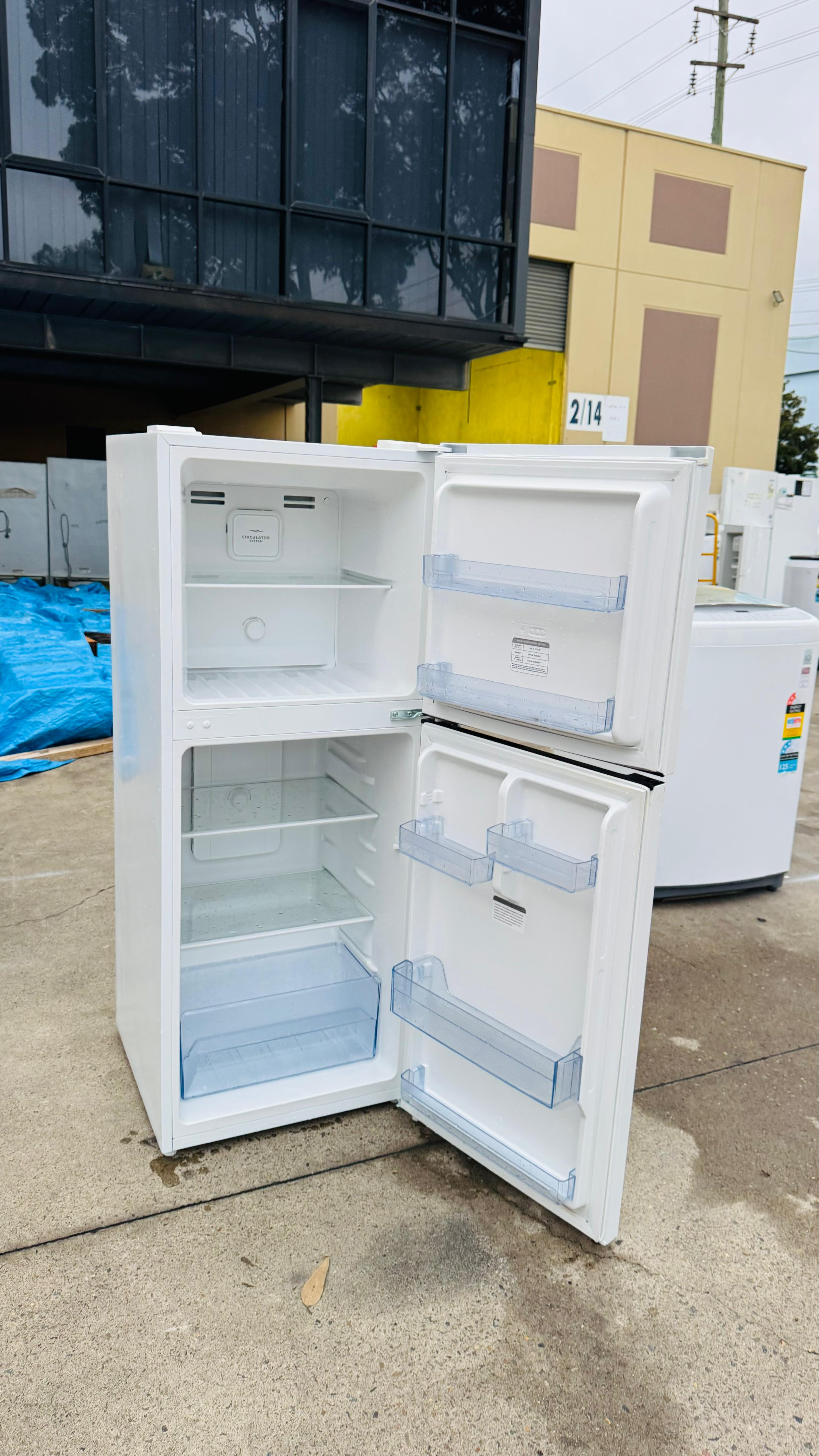 TCL 221 LITRES FRIDGE FREEZER