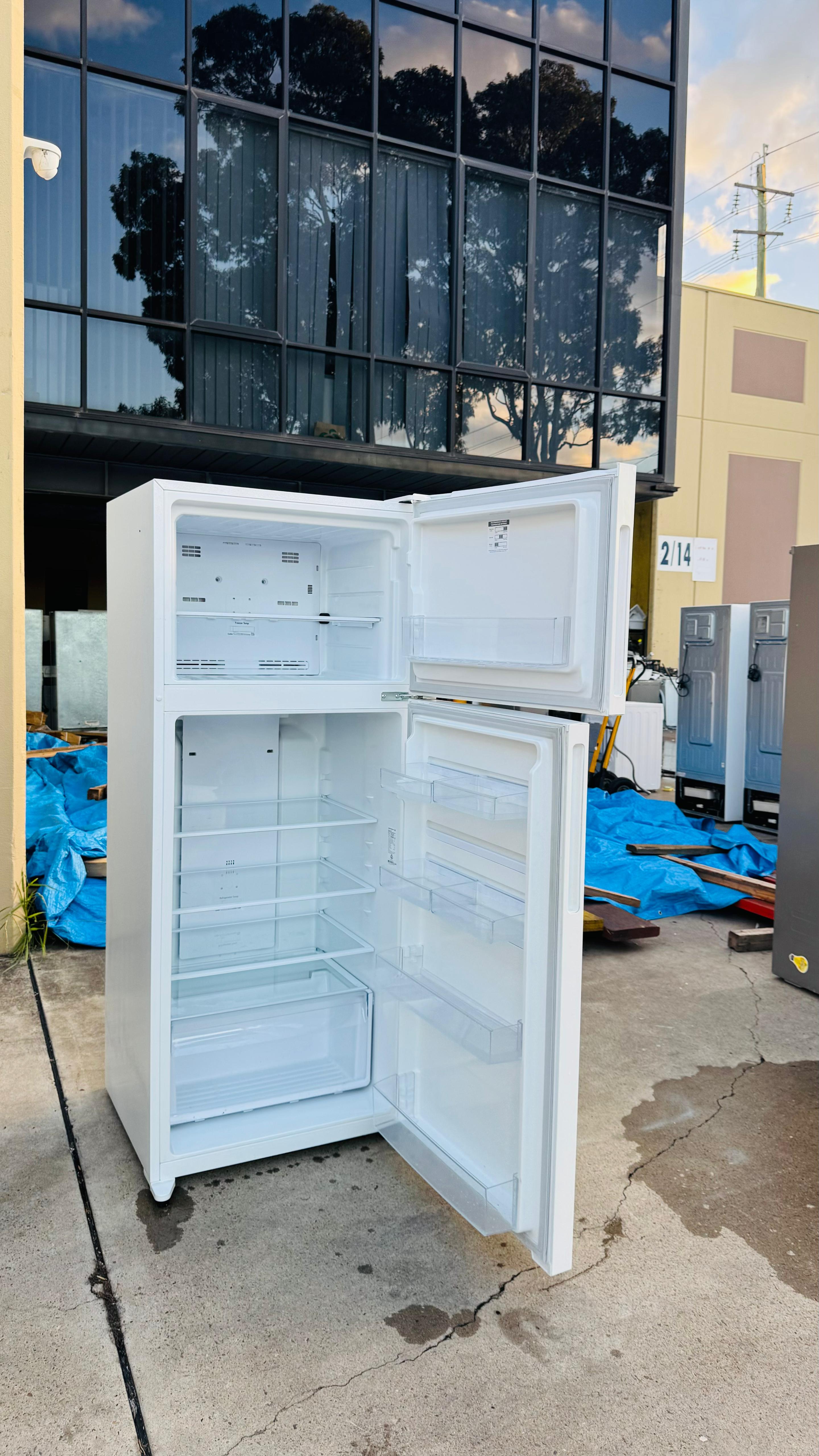 KELVINATOR 461 LITRES FRIDGE FREEZER