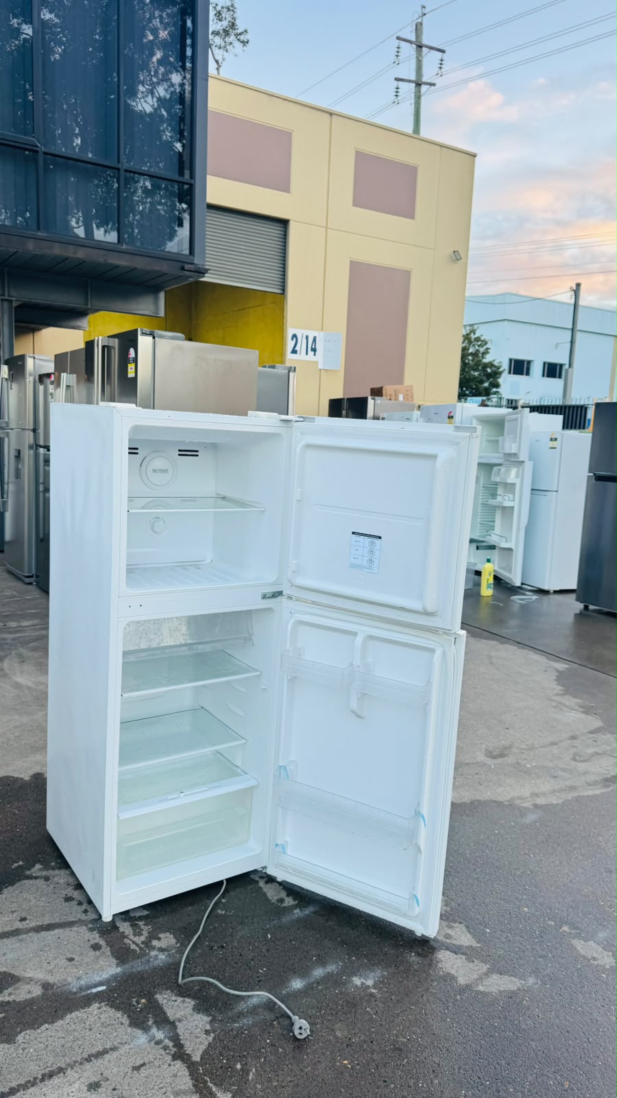 HAIER 220 LITRES FRIDGE FREEZER