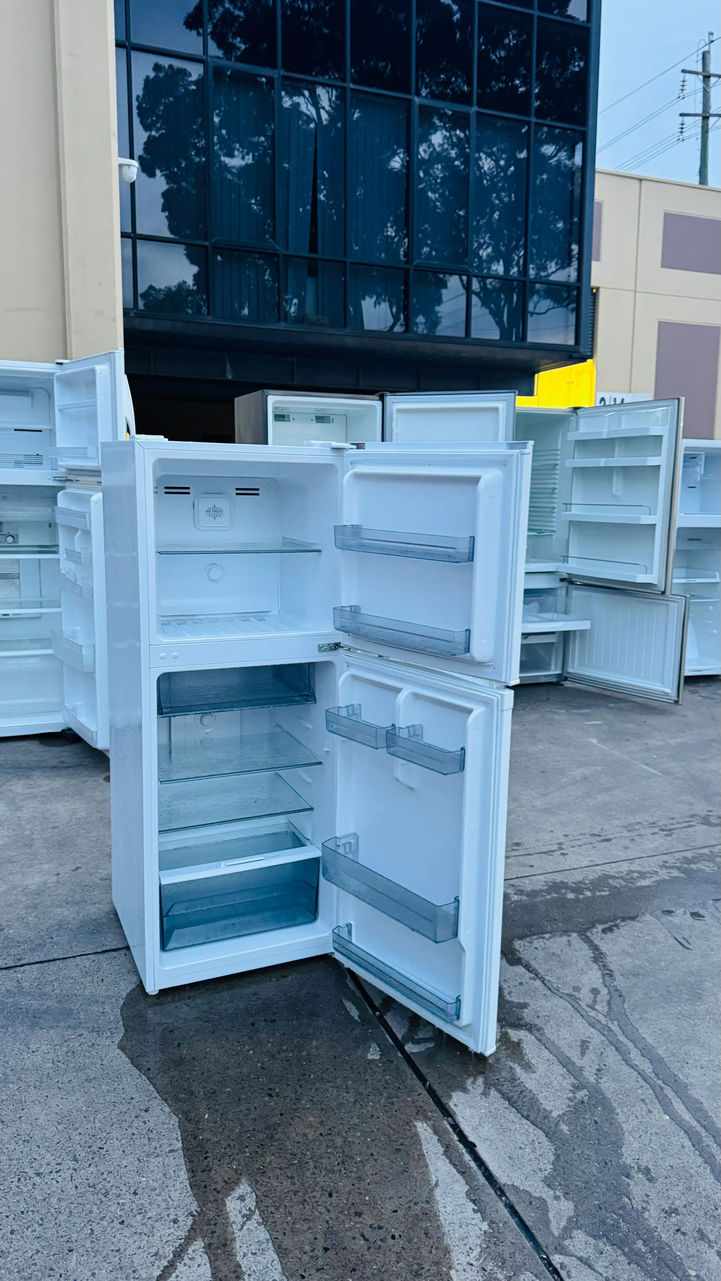 HEQS 222 LITRES FRIDGE FREEZER