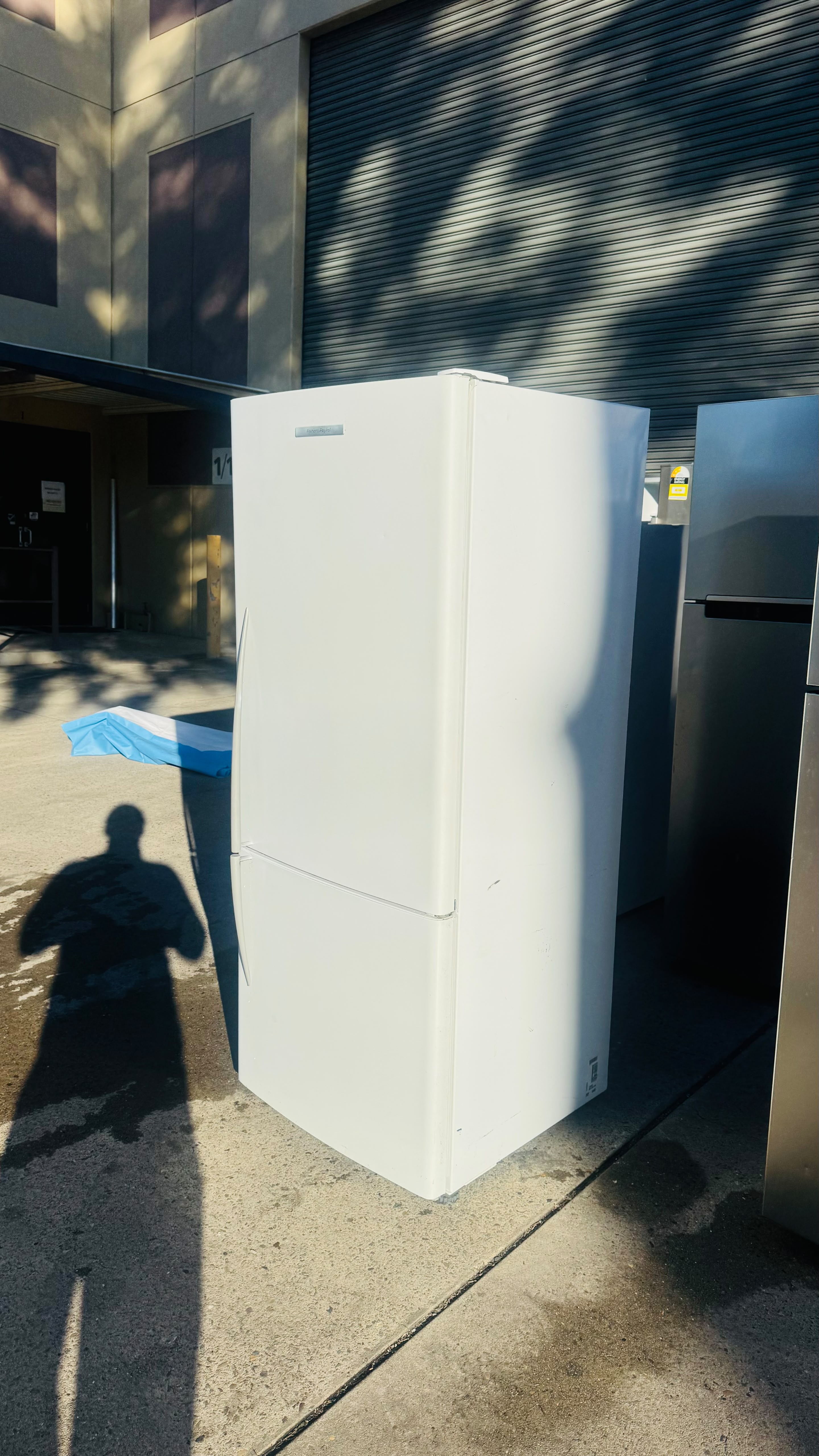FISHER AND PAYKEL 442 LITRES FRIDGE FREEZER