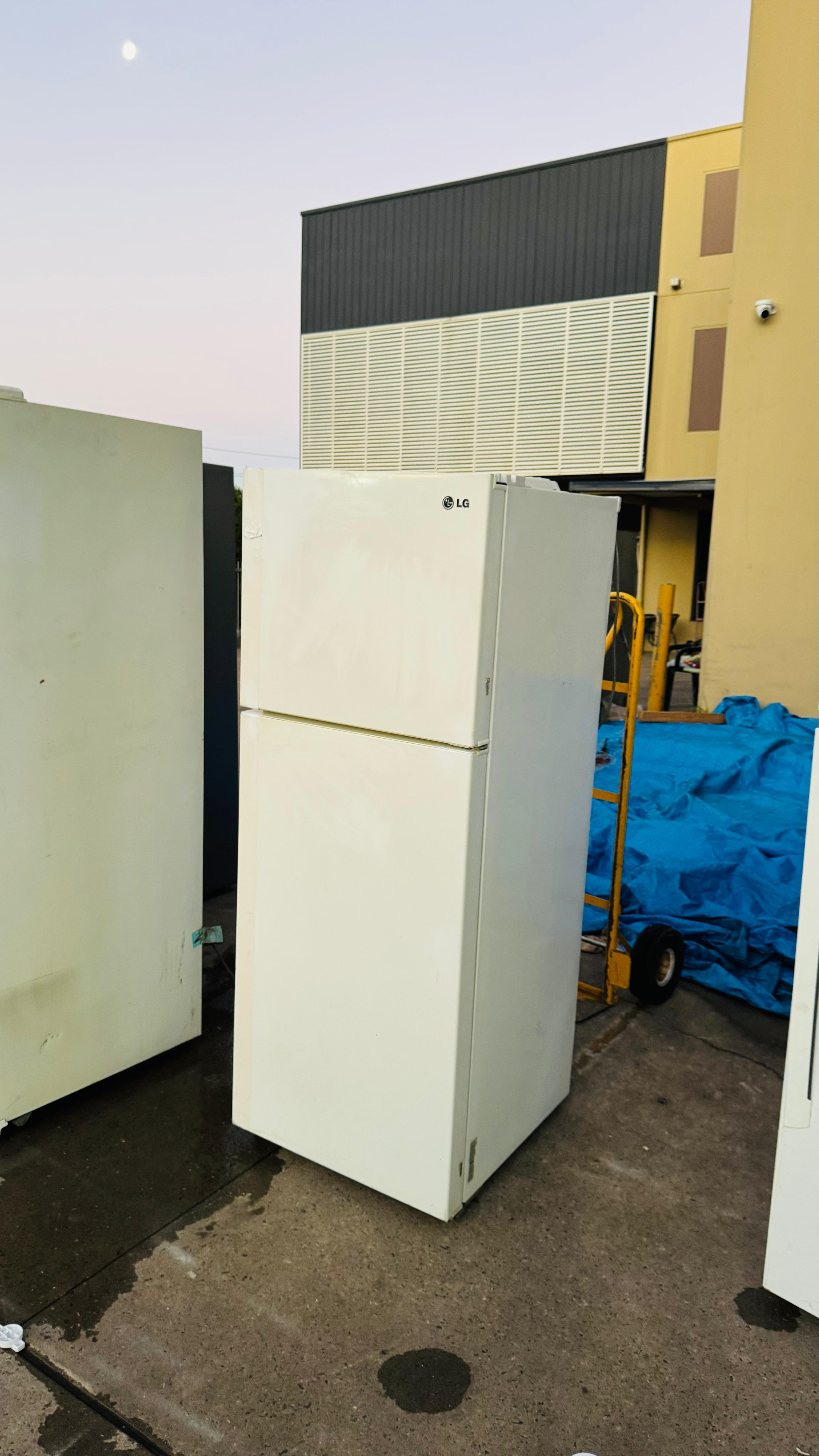 LG 315 LITRES FRIDGE FREEZER