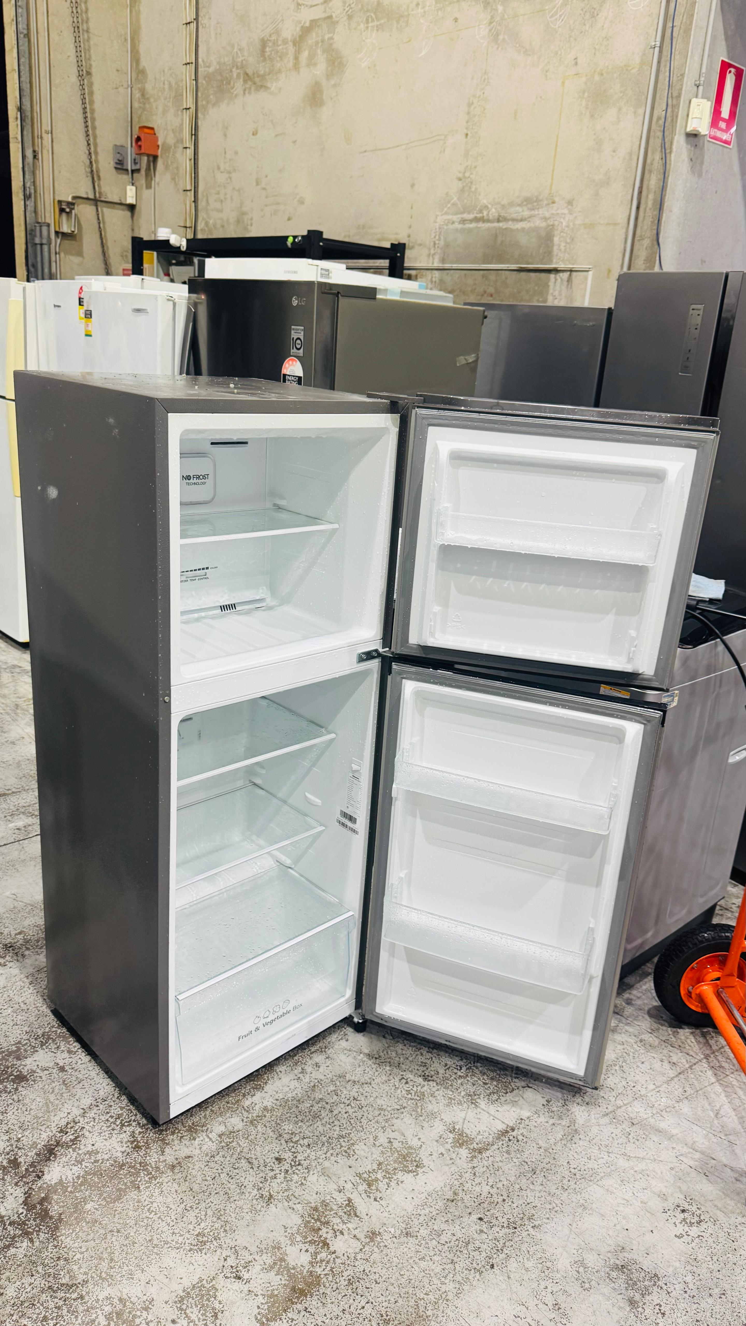 HISENSE 223 LITRES FRIDGE FREEZER