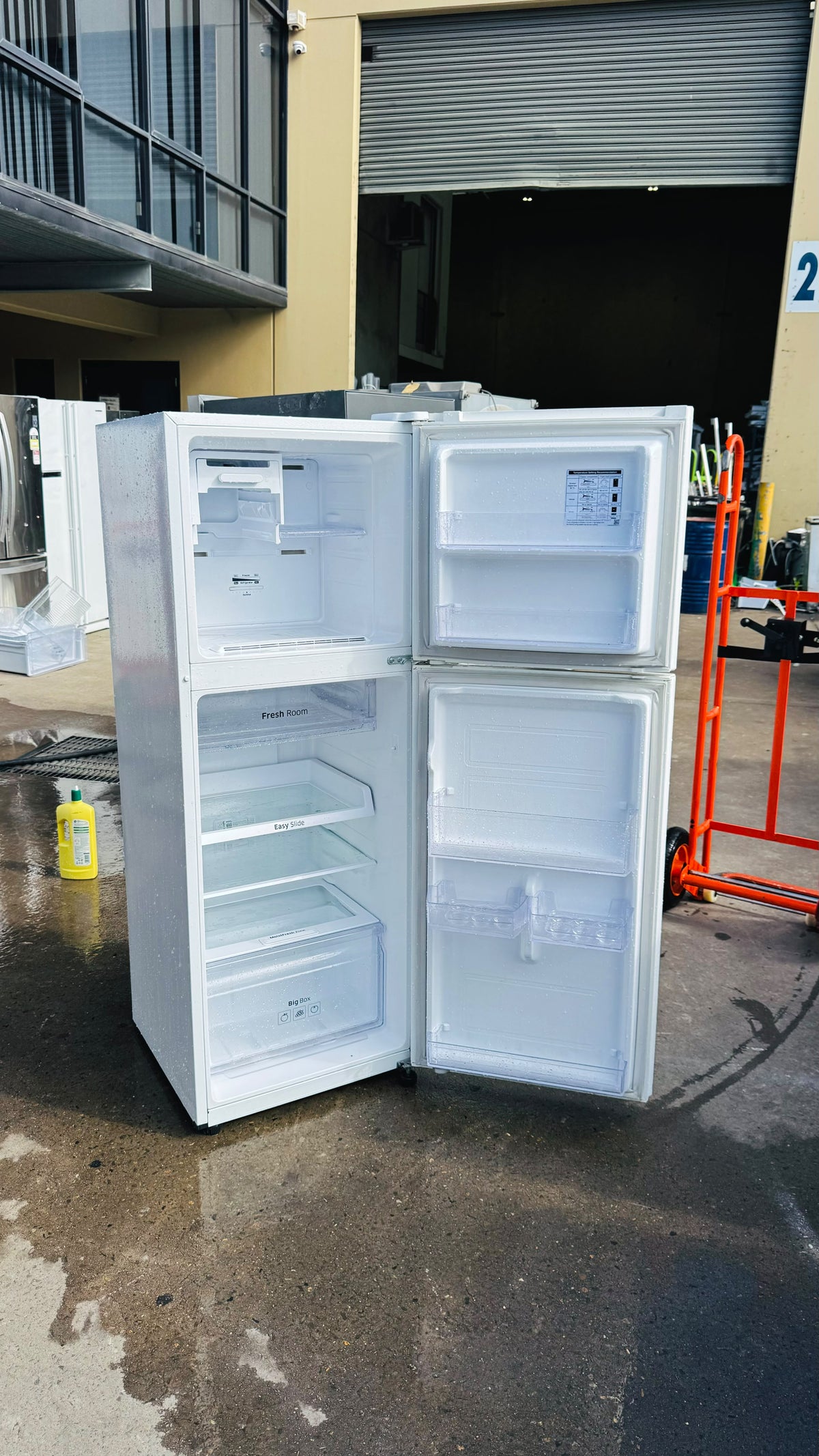 SAMSUNG 255 LITRES FRIDGE FREEZER