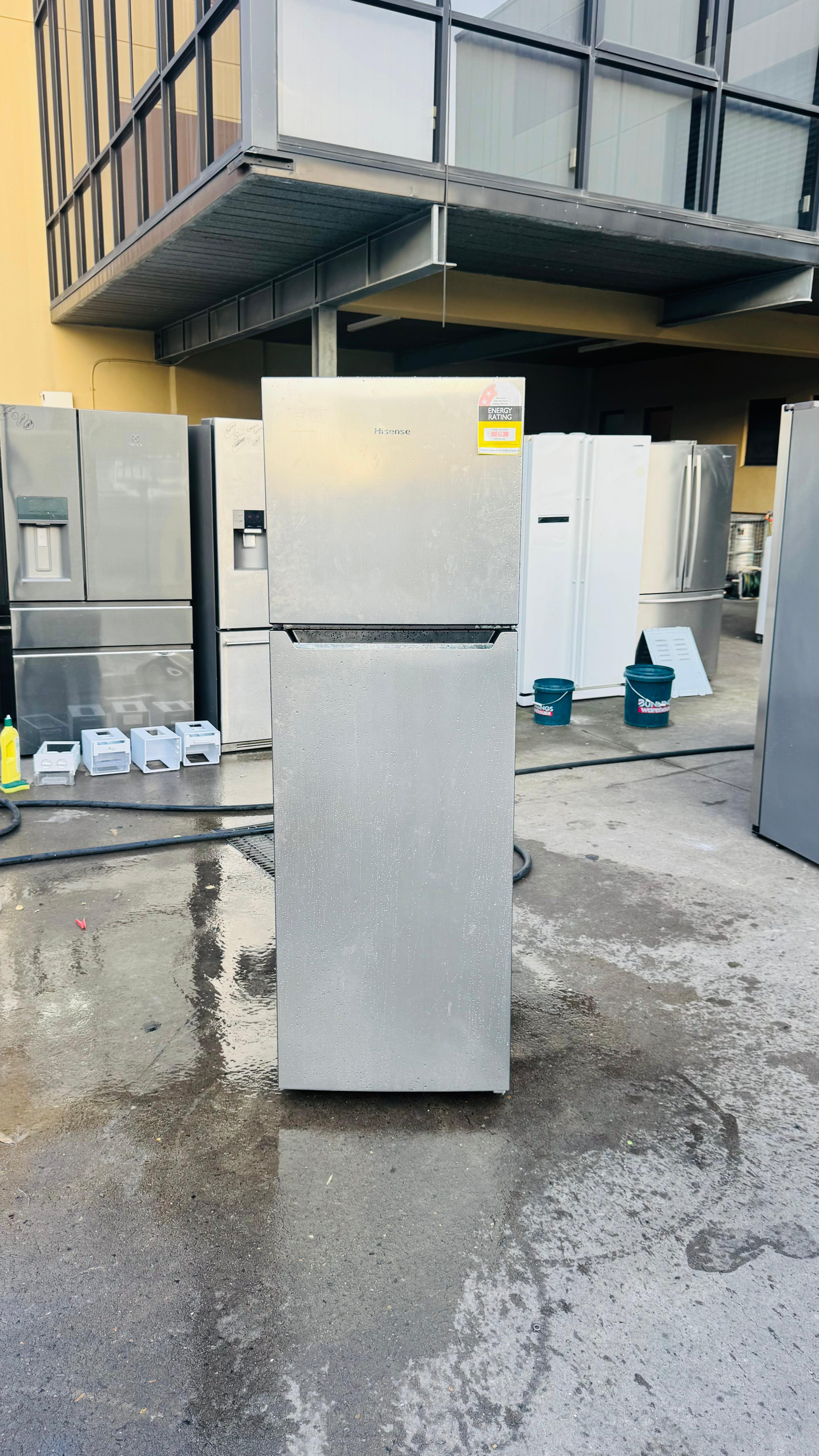 HISENSE 272 LITRES FRIDGE FREEZER