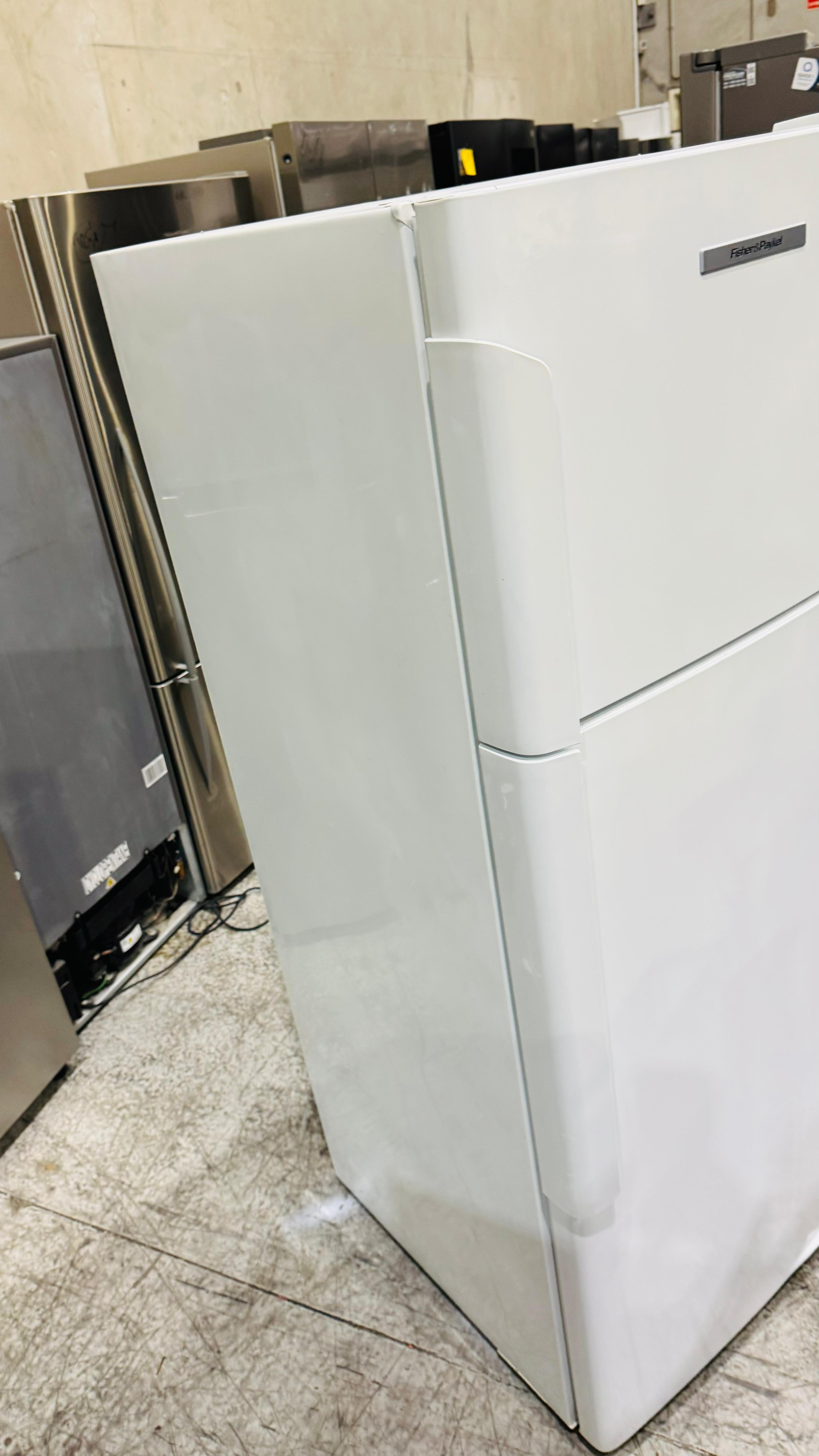 FISHER AND PAYKEL380 LITRES FRIDGE FREEZER