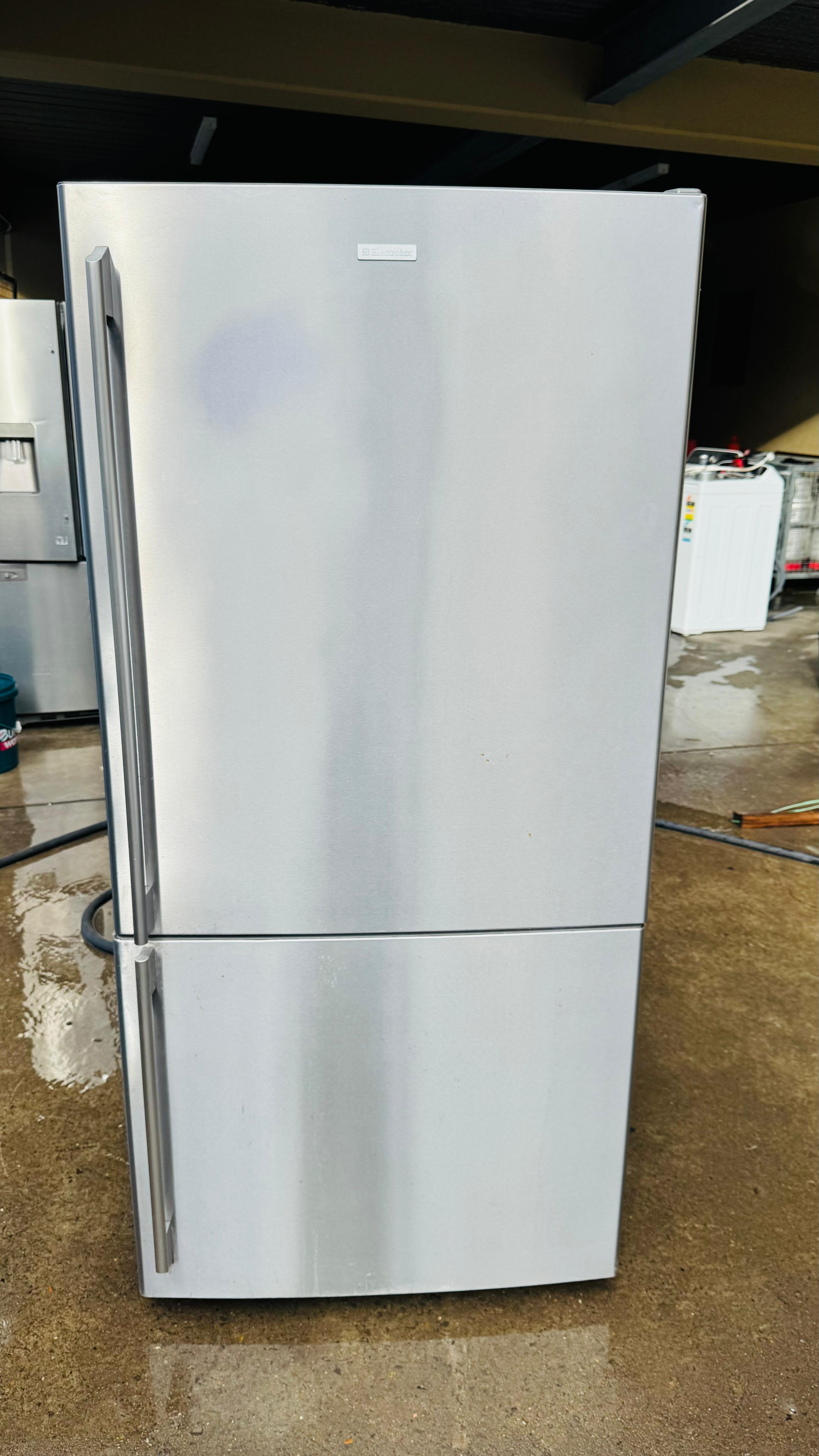 ELECTROLUX 510 LITRES FRIDGE FREEZER