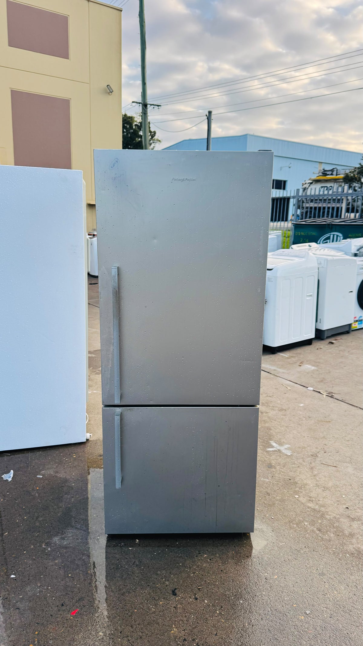 FISHER AND PAYKEL 442 LITRES FRIDGE FREEZER