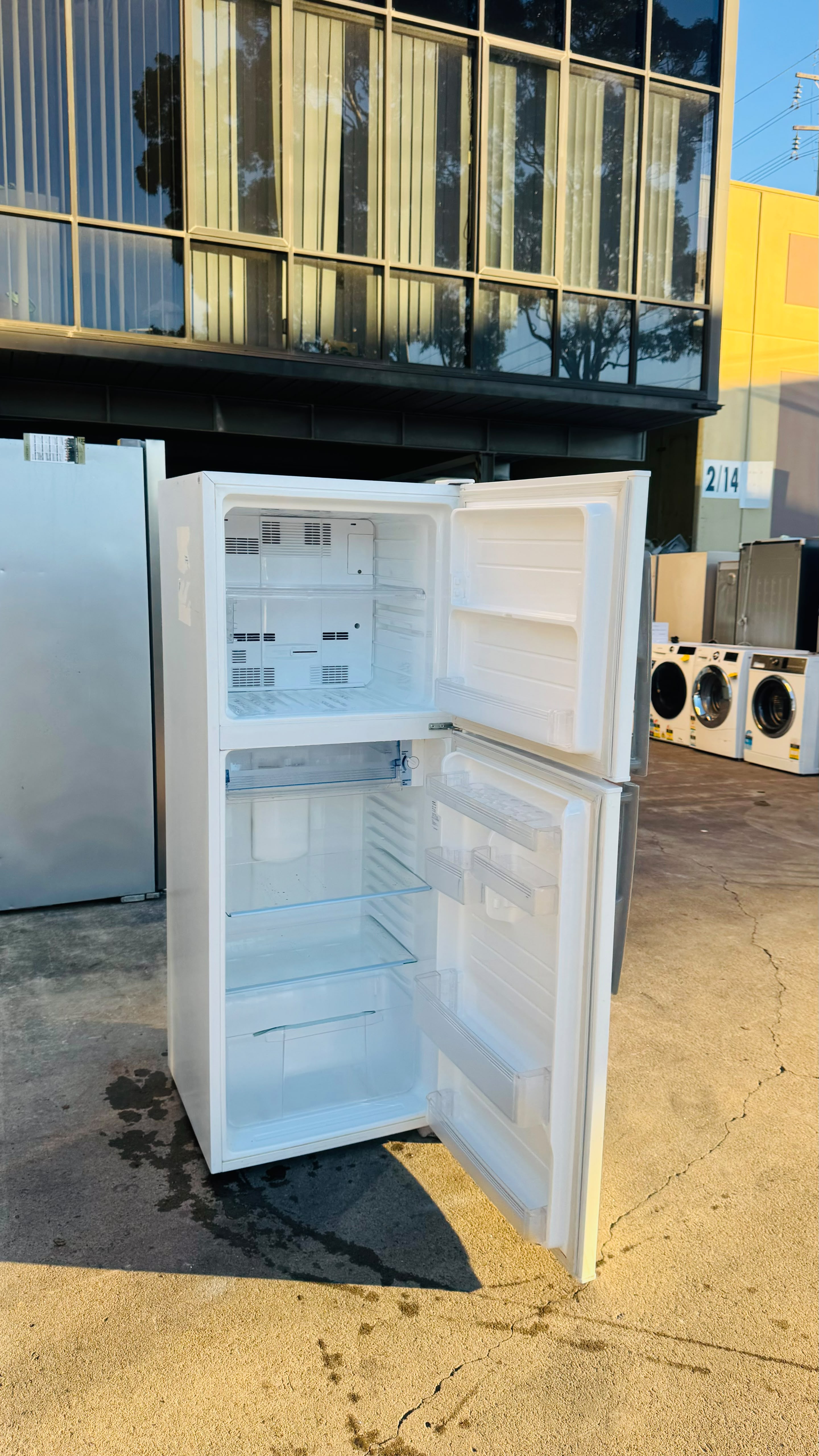 SHARP 308 LITRES FRIDGE FREEZER