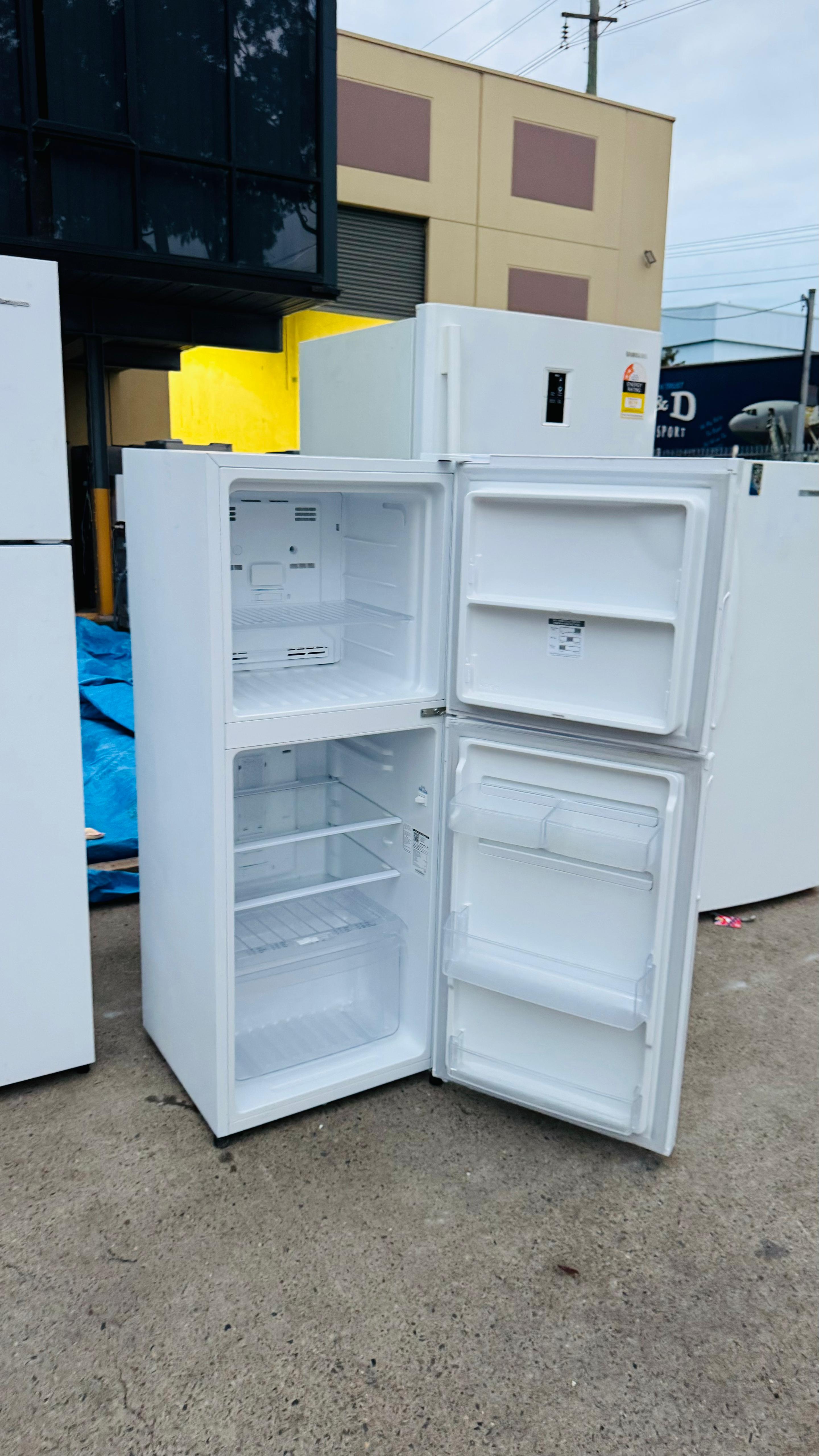 KELVINATOR 231 LITRES FRIDGE FREEZER