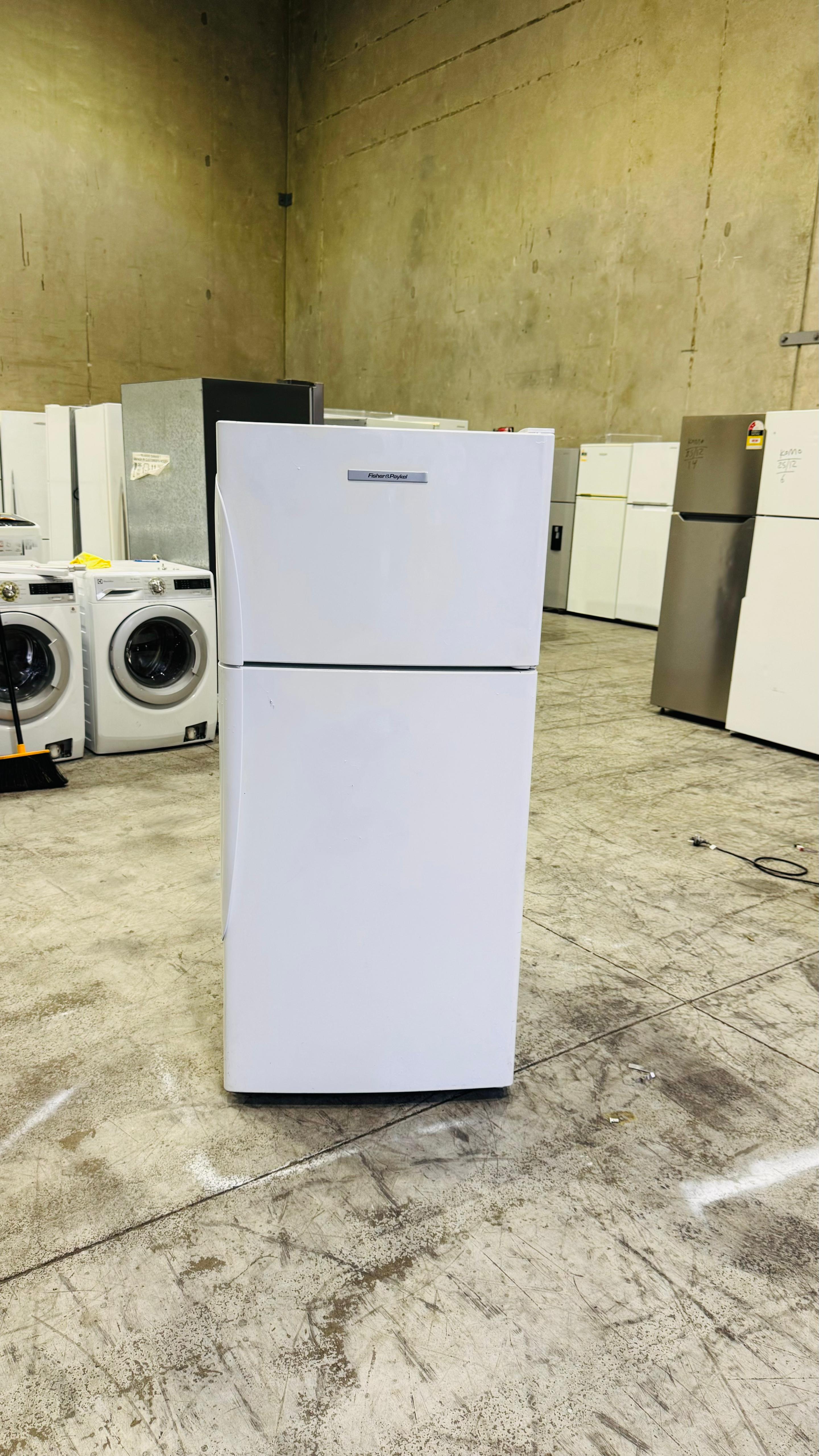 FISHER AND PAYKEL 329 LITRES FRIDGE FREEZER