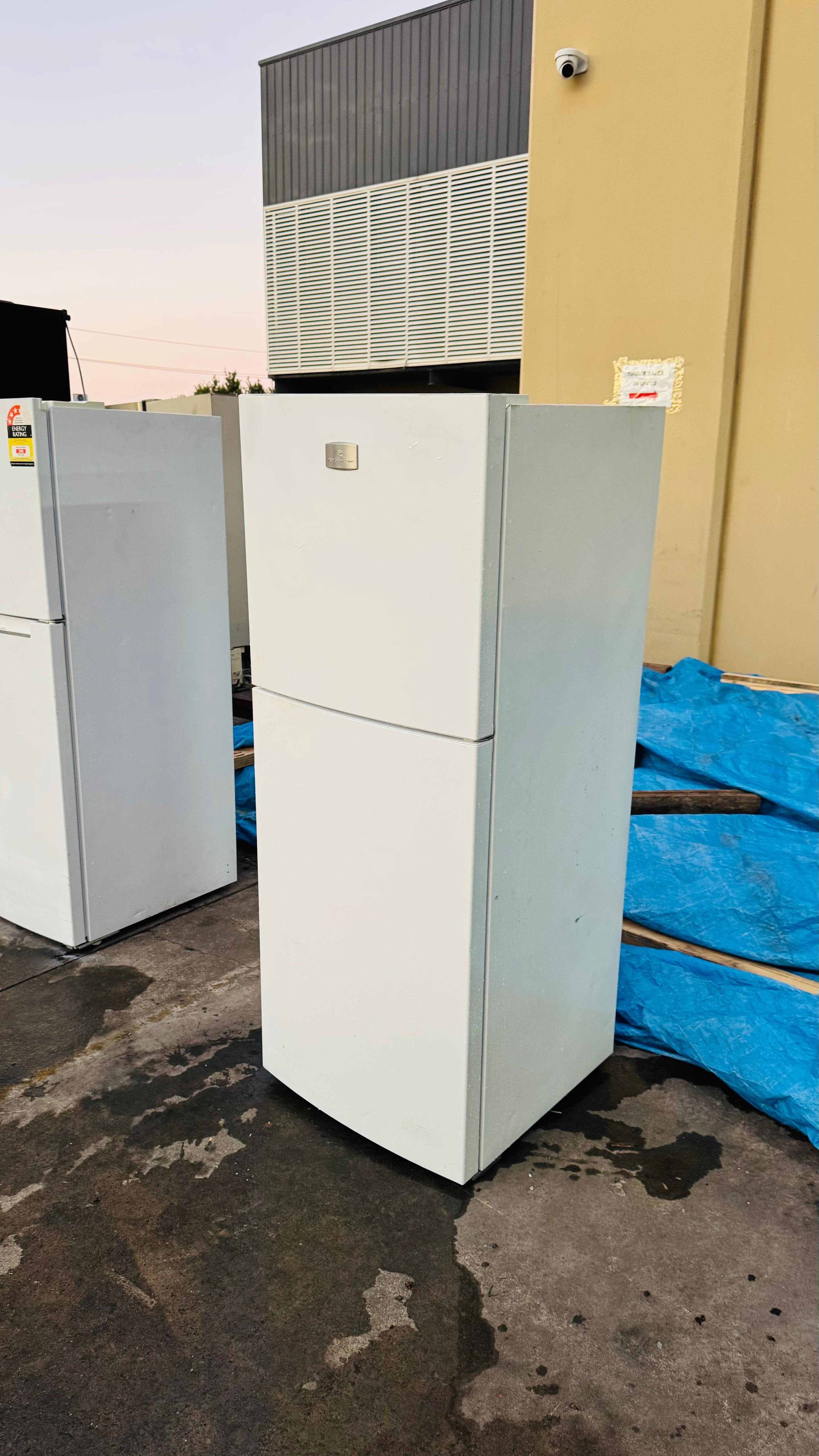 KELVINATOR 231 LITRES FRIDGE FREEZER
