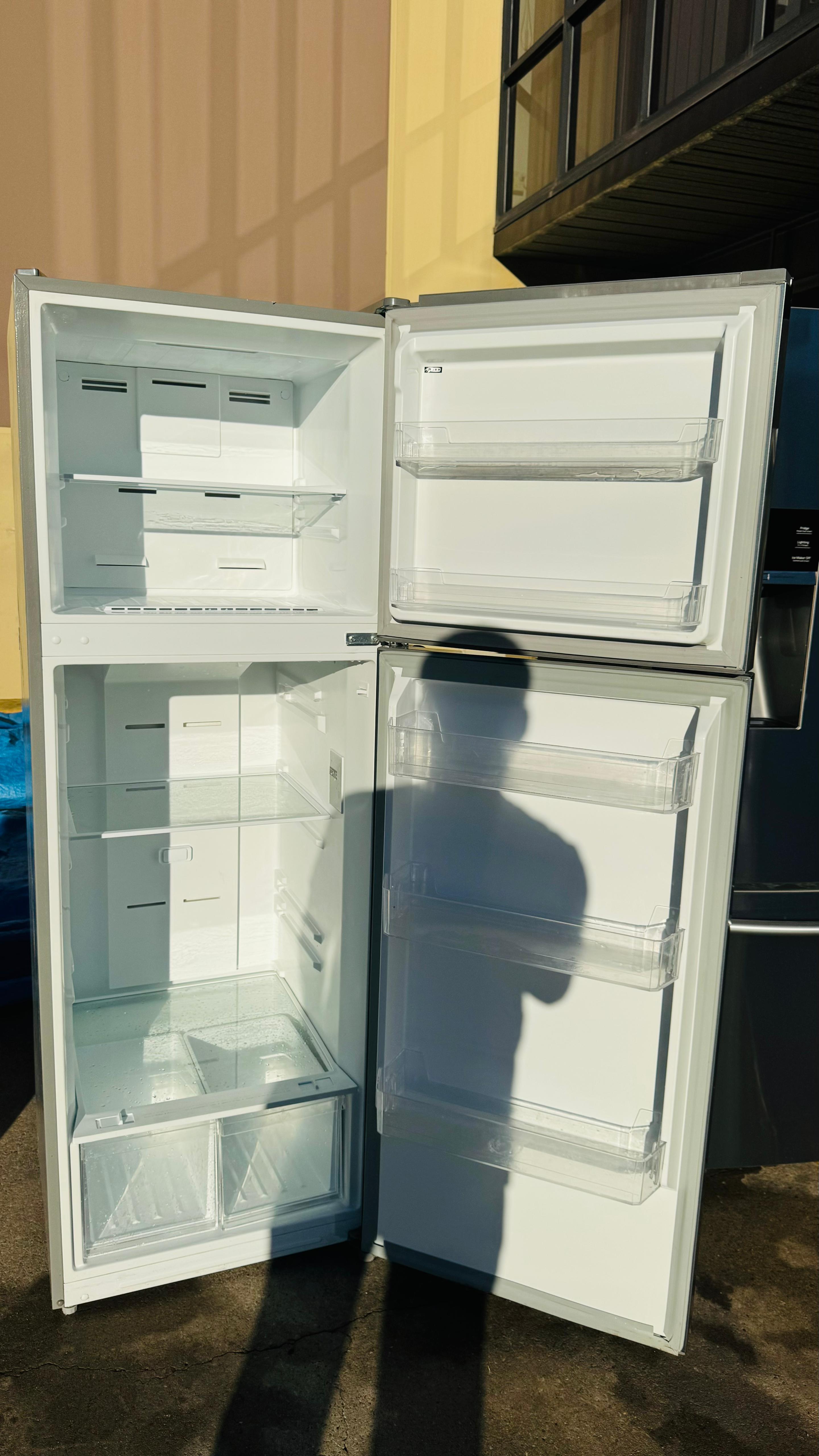 KOGAN 372 LITRES FRIDGE FREEZER