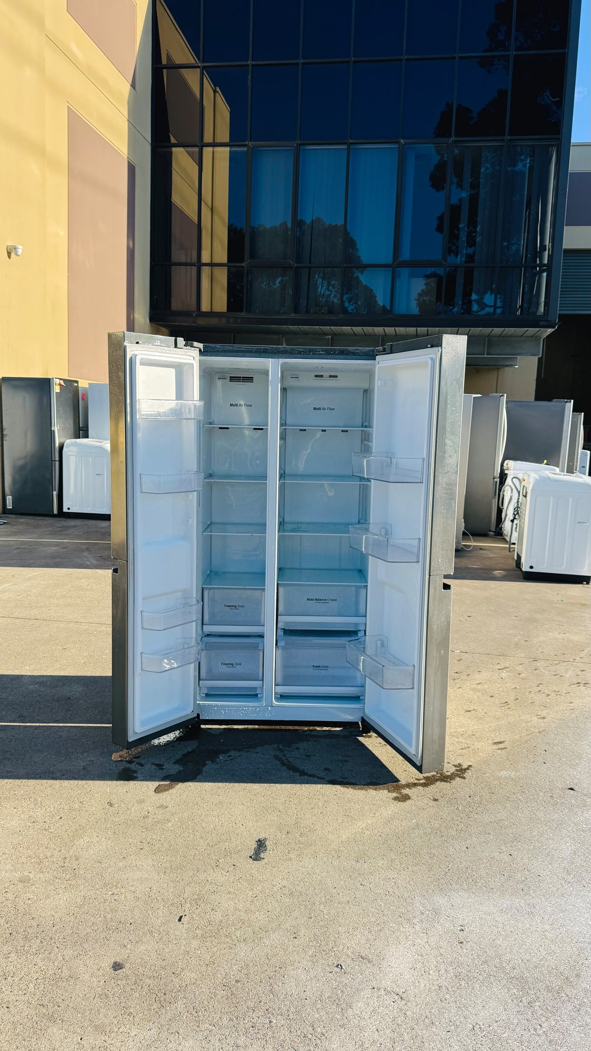 LG SIDE BY SIDE 680 LITRES FRIDGE FREEZER