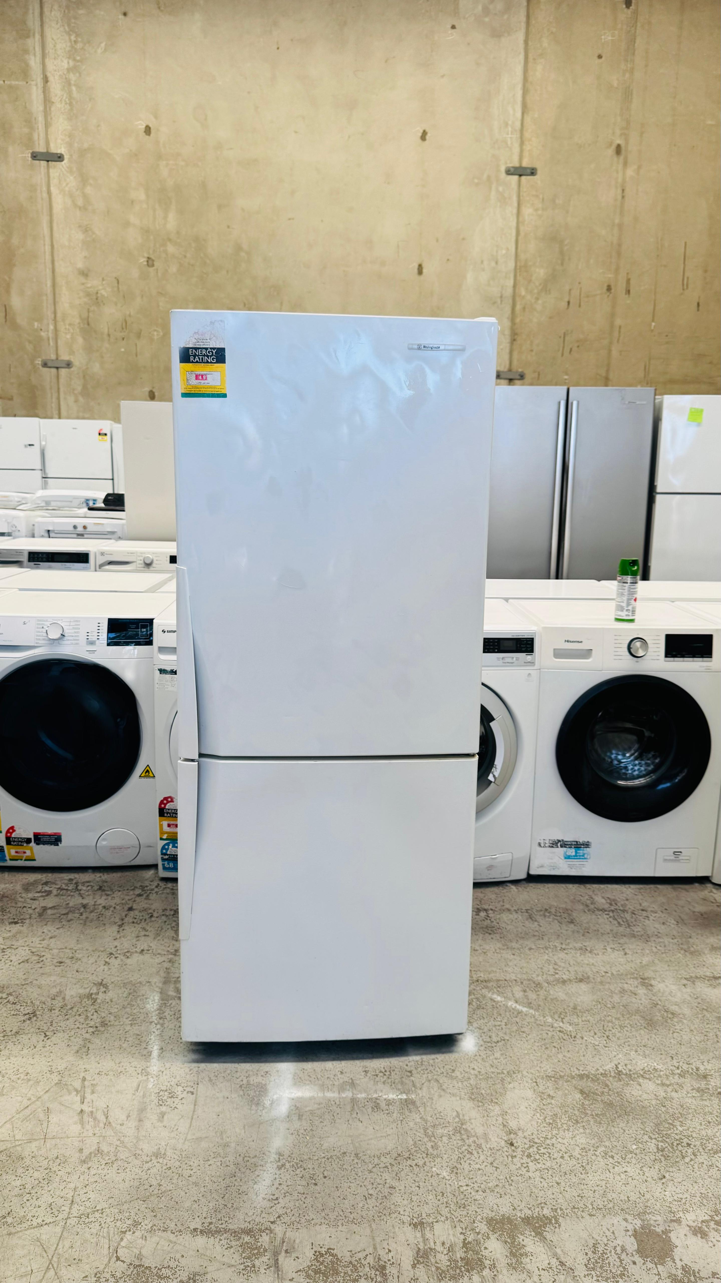 WESTINGHOUSE 370 LITRES FRIDGE FREEZER