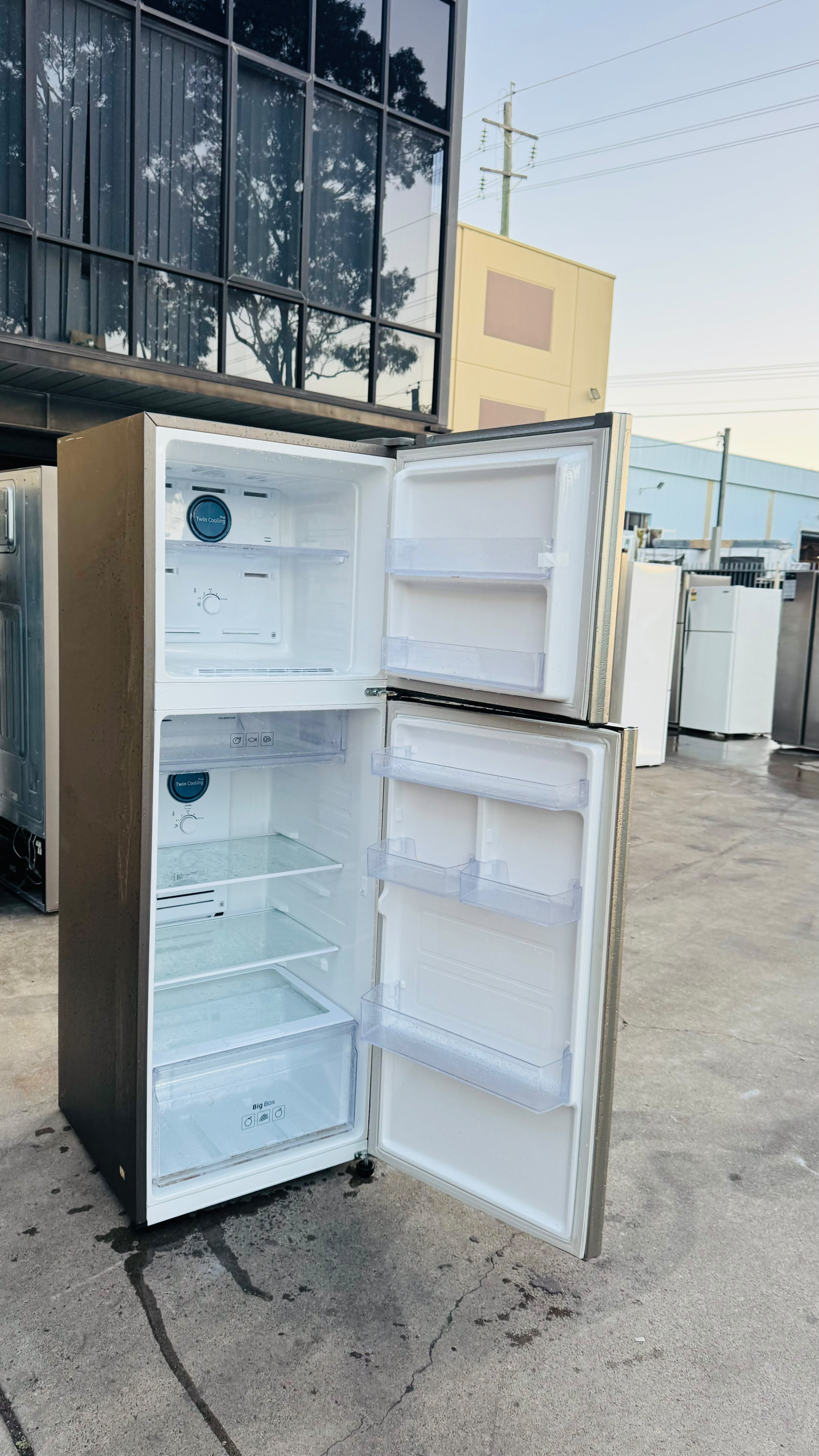 SAMSUNG 343 LITRES FRIDGE FREEZER