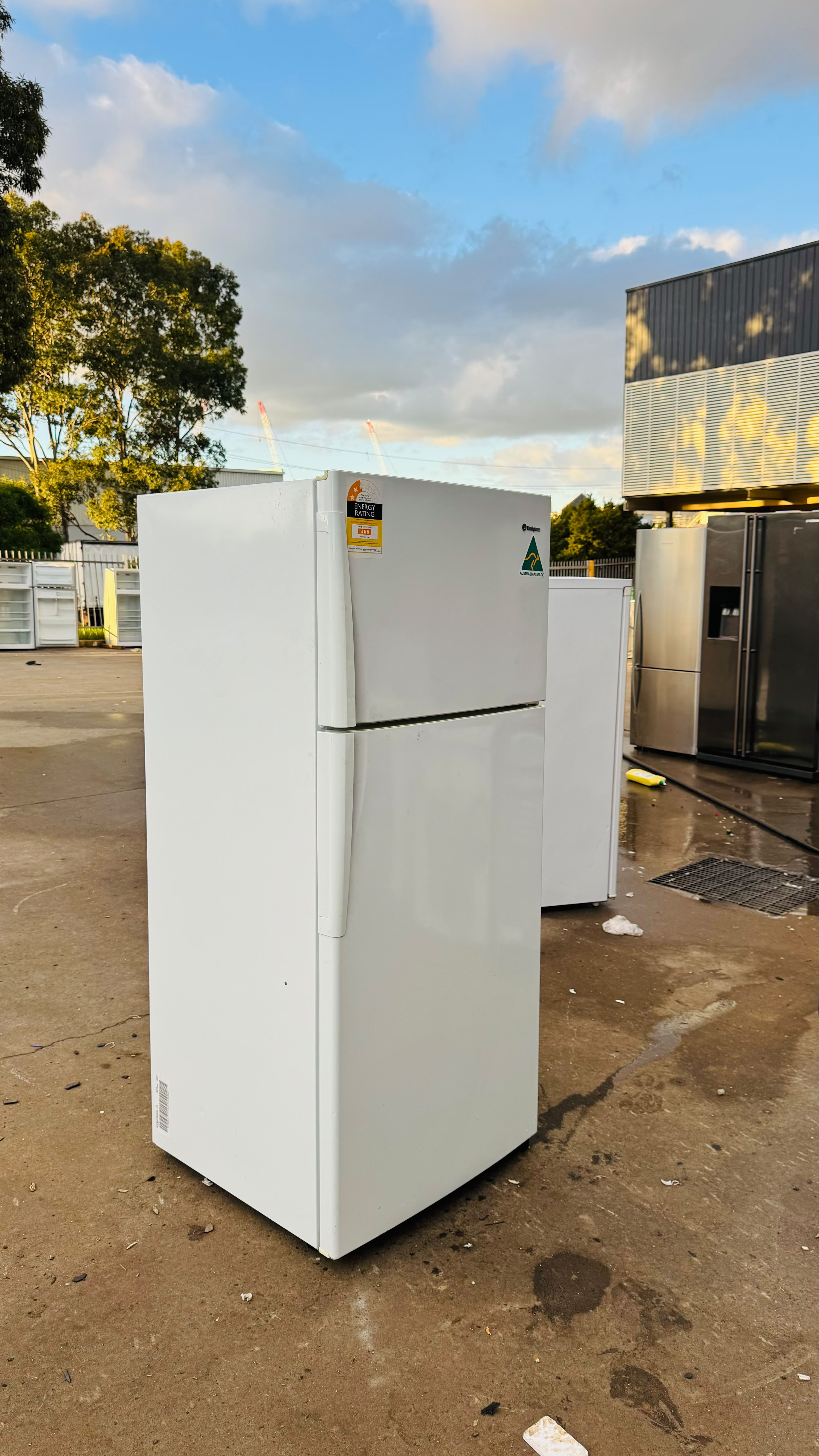 WESTINGHOUSE 420 LITRES FRIDGE FREEZER