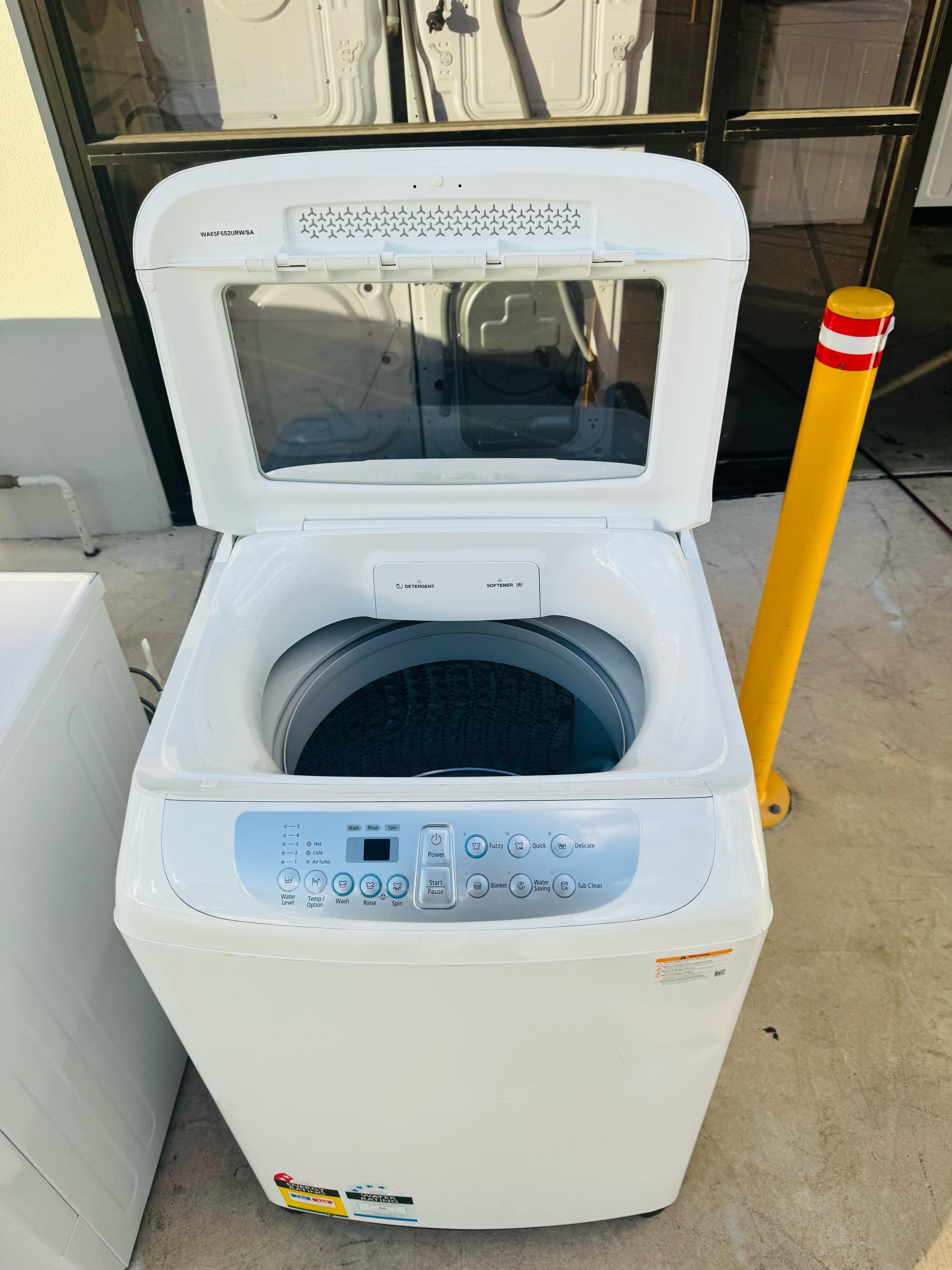 **SAMSUNG 270 LITRES FRIDGE FREEZER & 6.5 KGS TOP LOADER WASHING MACHINE COMBO PACKAGE DEAL**