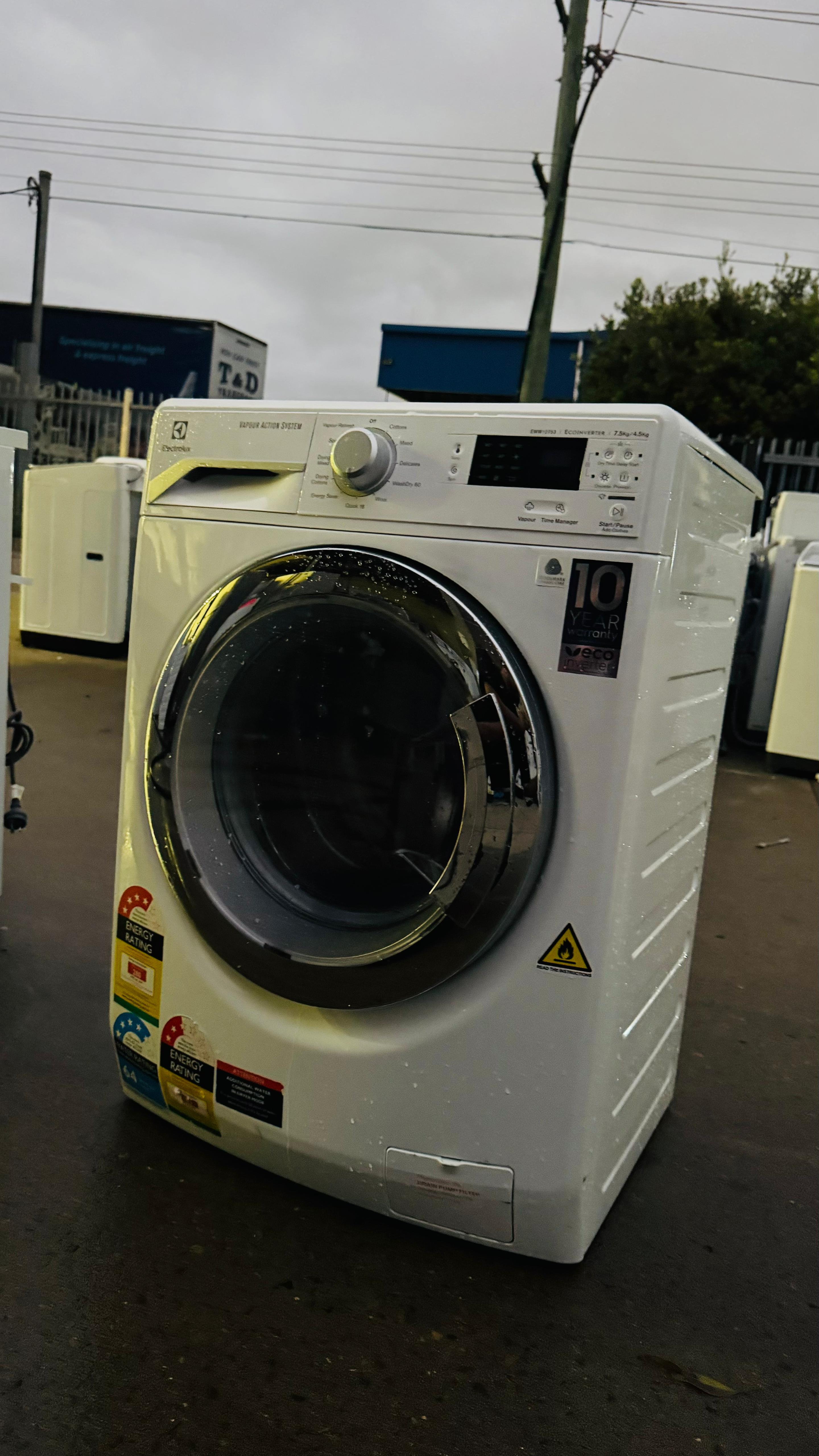 ELECTROLUX 7.5KGS FRONT LOADER WASHING MACHINE