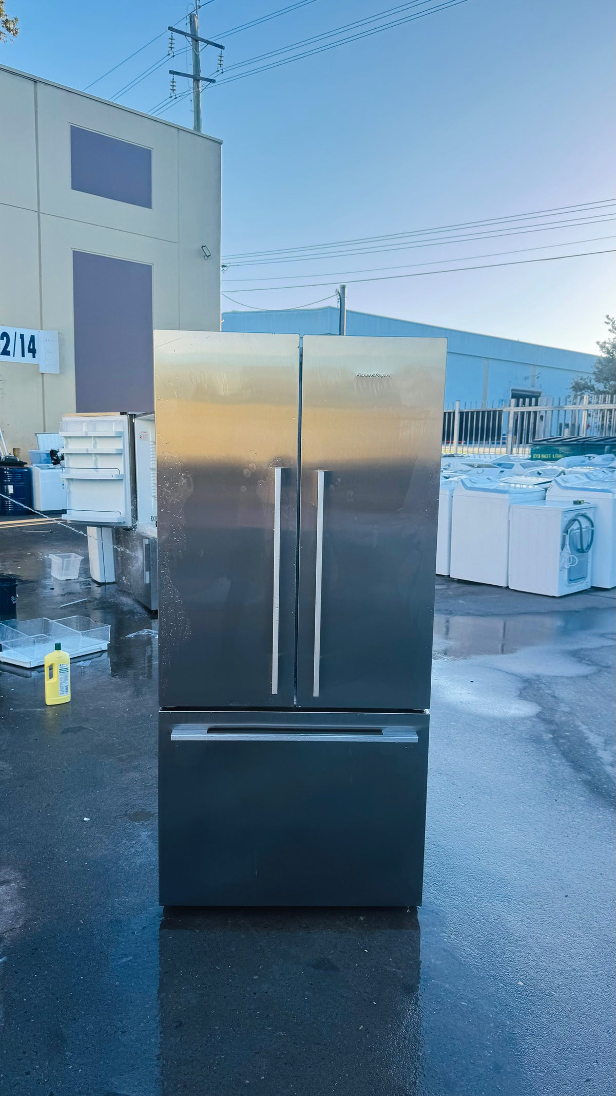 FISHER AND PAYKEL 519 LITRES FRENCH DOOR FRIDGE FREEZER
