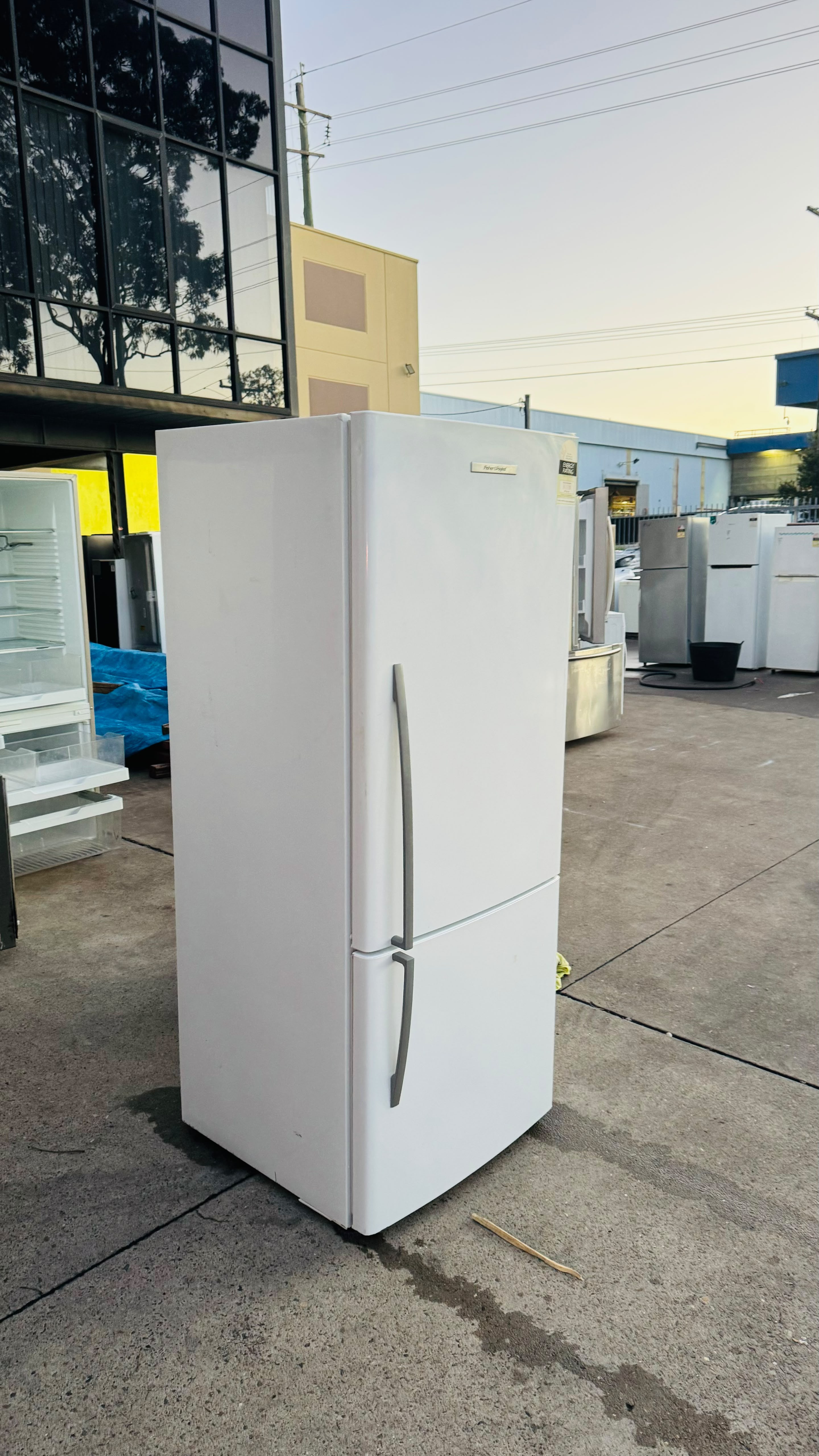 FISHER AND PAYKEL442 LITRES FRIDGE FREEZER