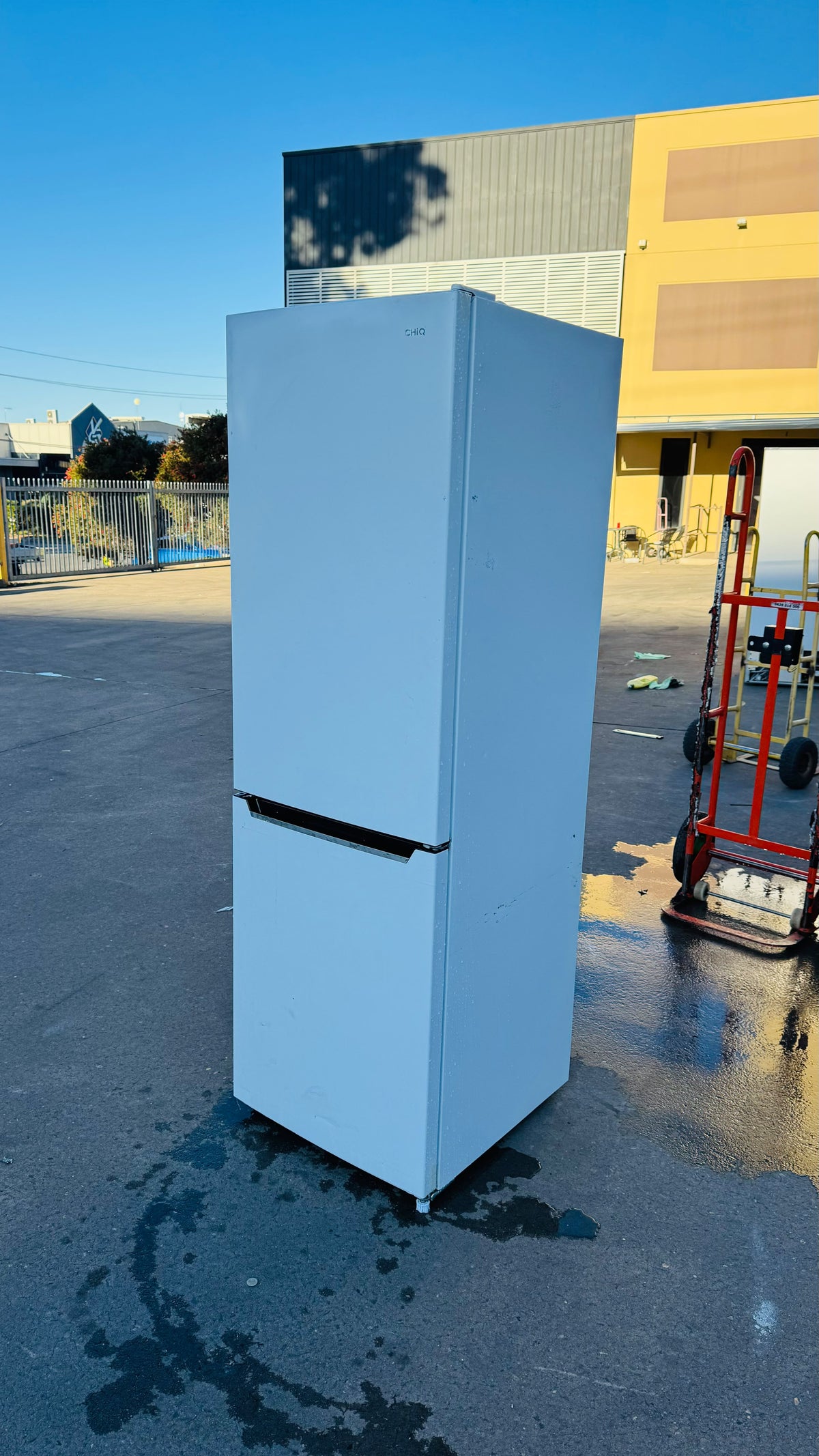 CHIQ 231 LITRES FRIDGE FREEZER