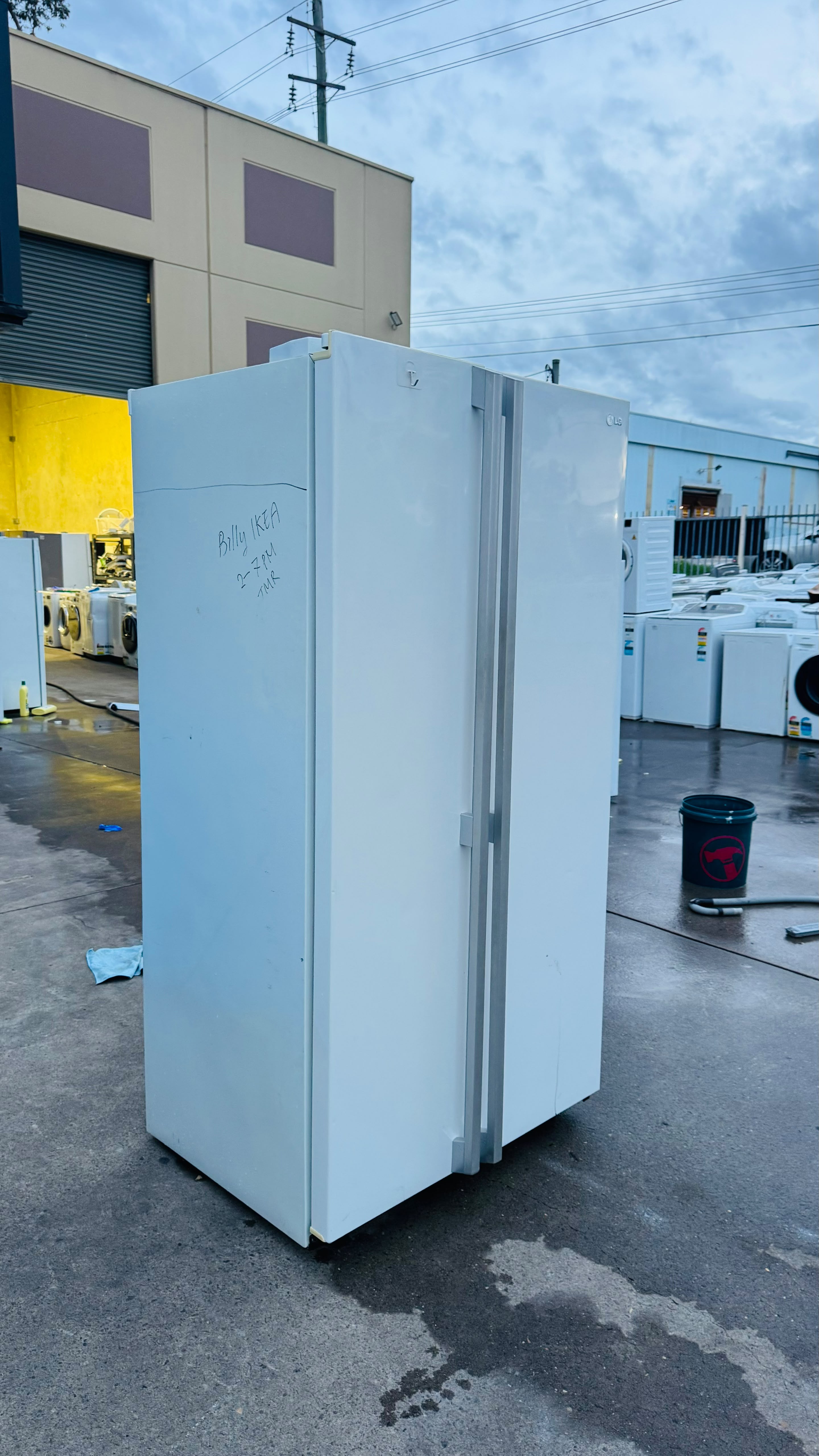 LG 581 LITRES SIDE BY SIDE FRIDGE FREEZER