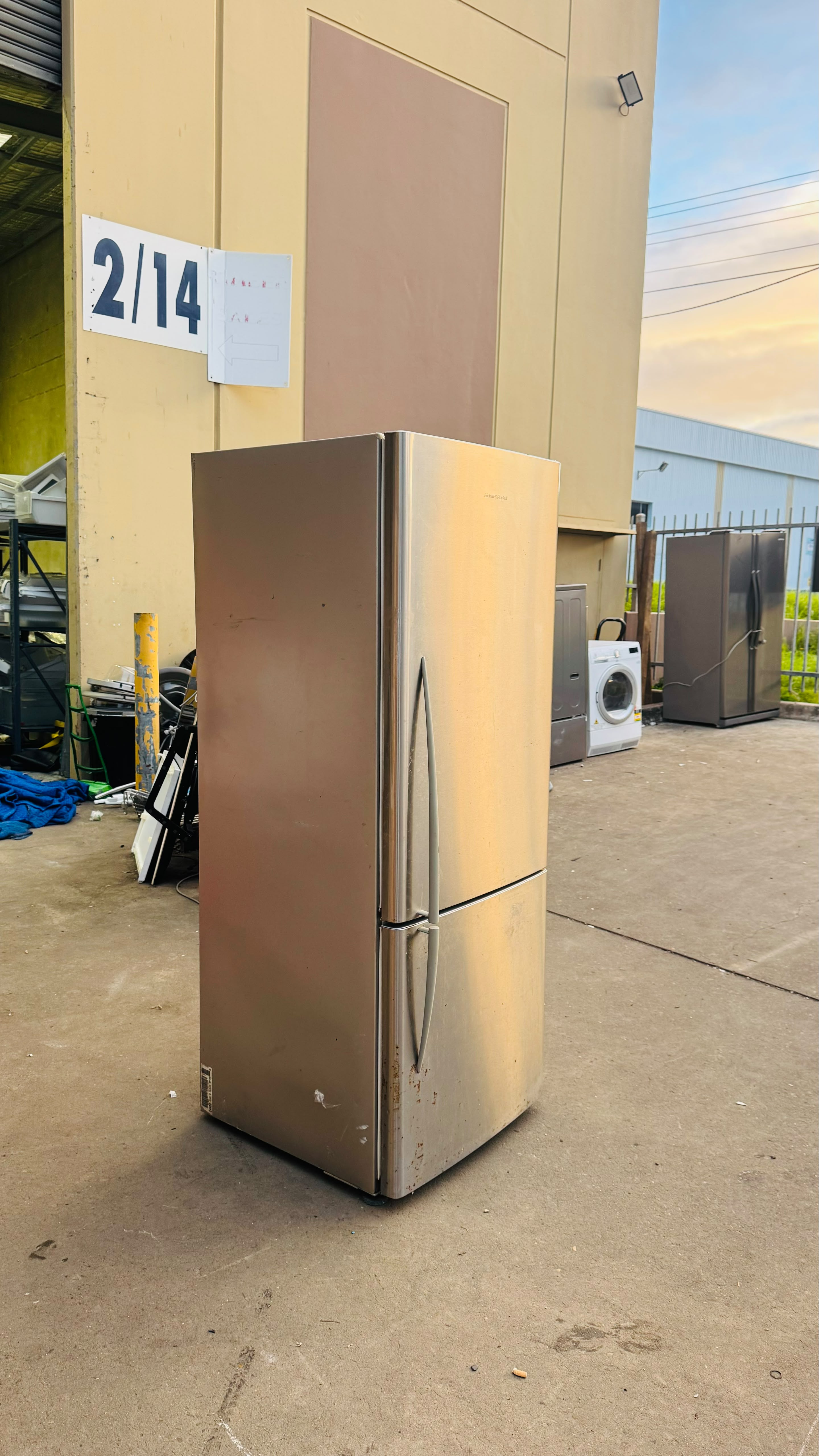 FISHER AND PAYKEL 403 LITRES FRIDGE FREEZER