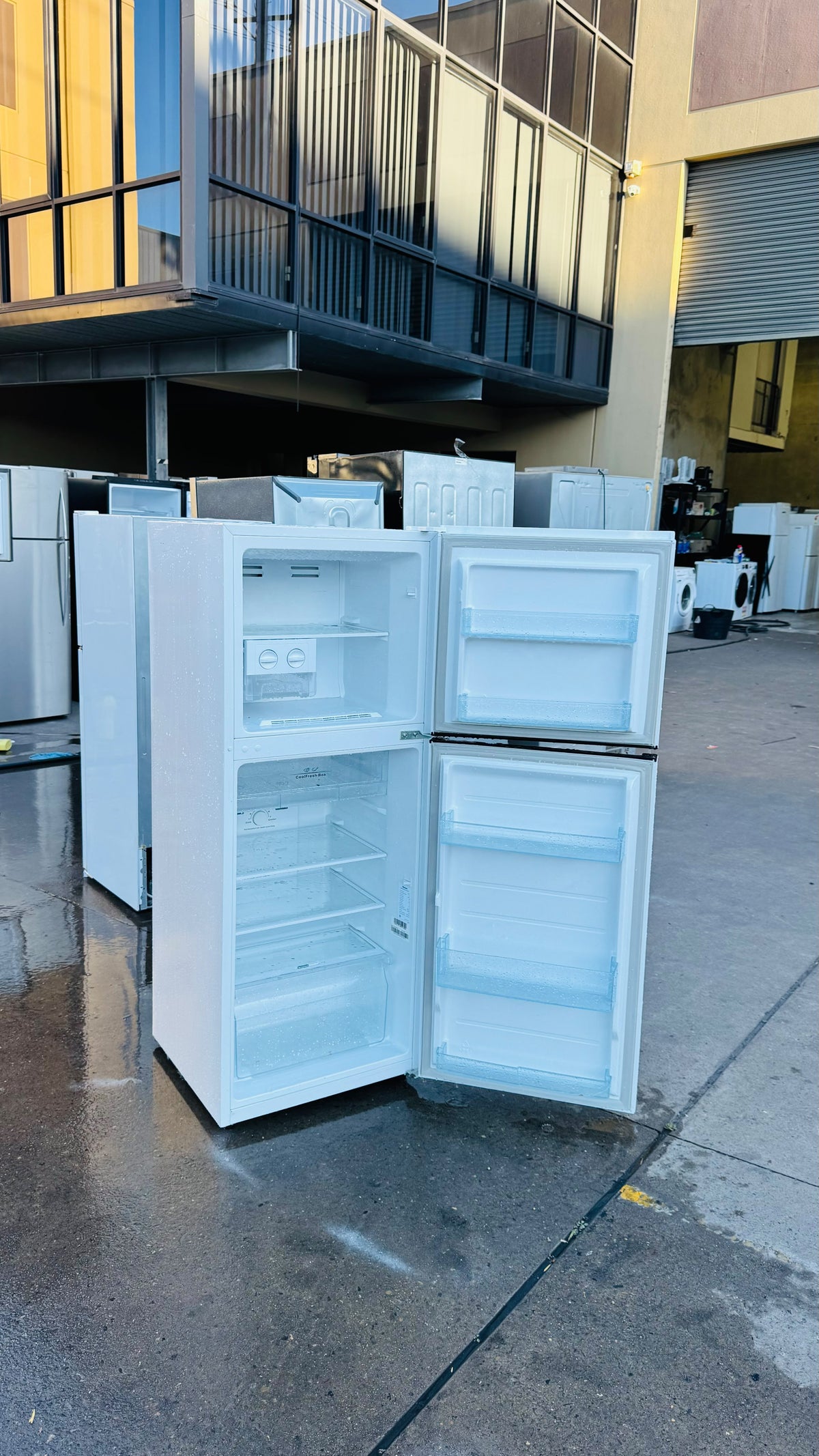 HISENSE 230 LITRES FRIDGE FREEZER
