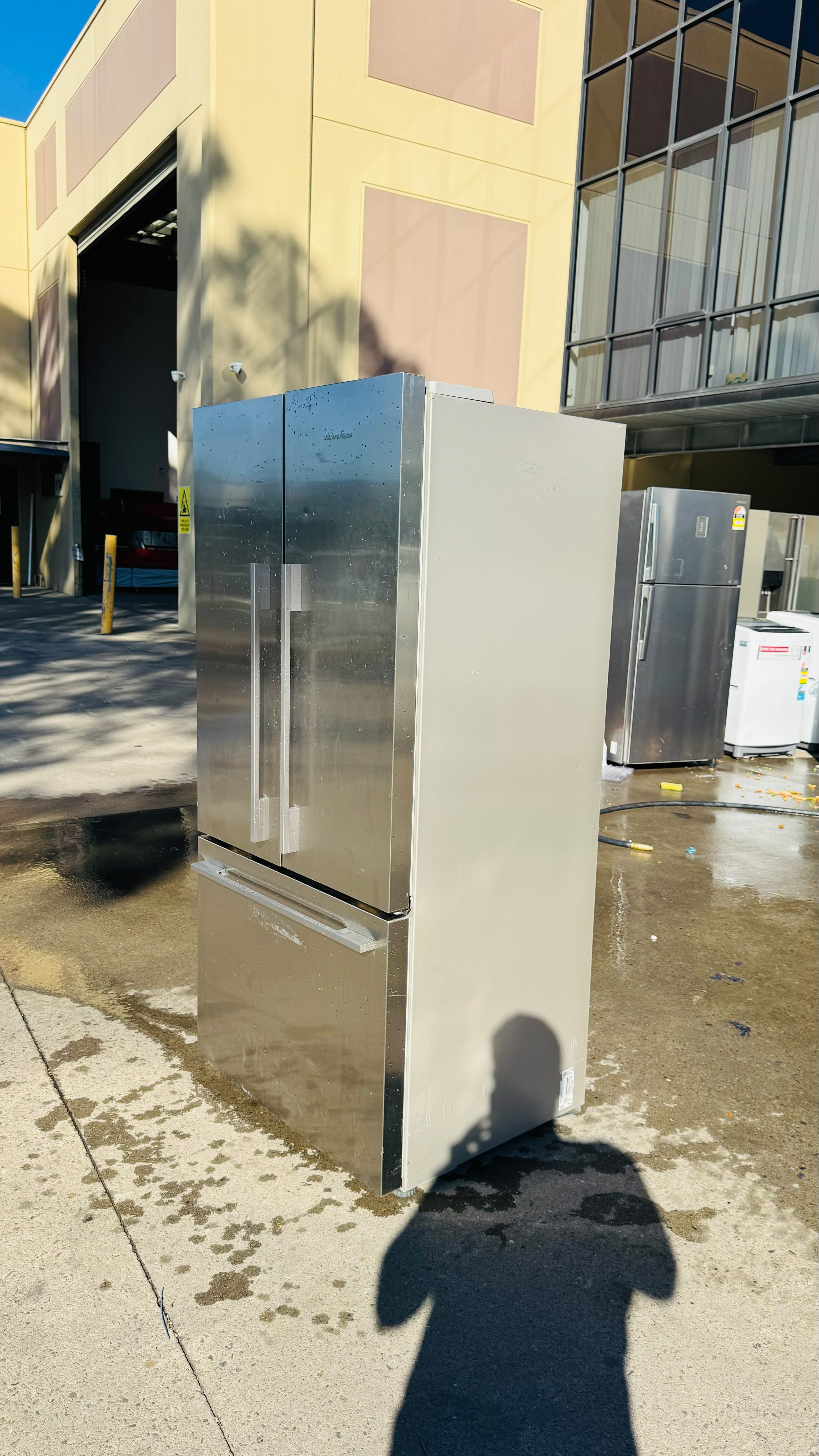 FISHER AND PAYKEL 519 LITRES FRENCH DOOR FRIDGE FREEZER