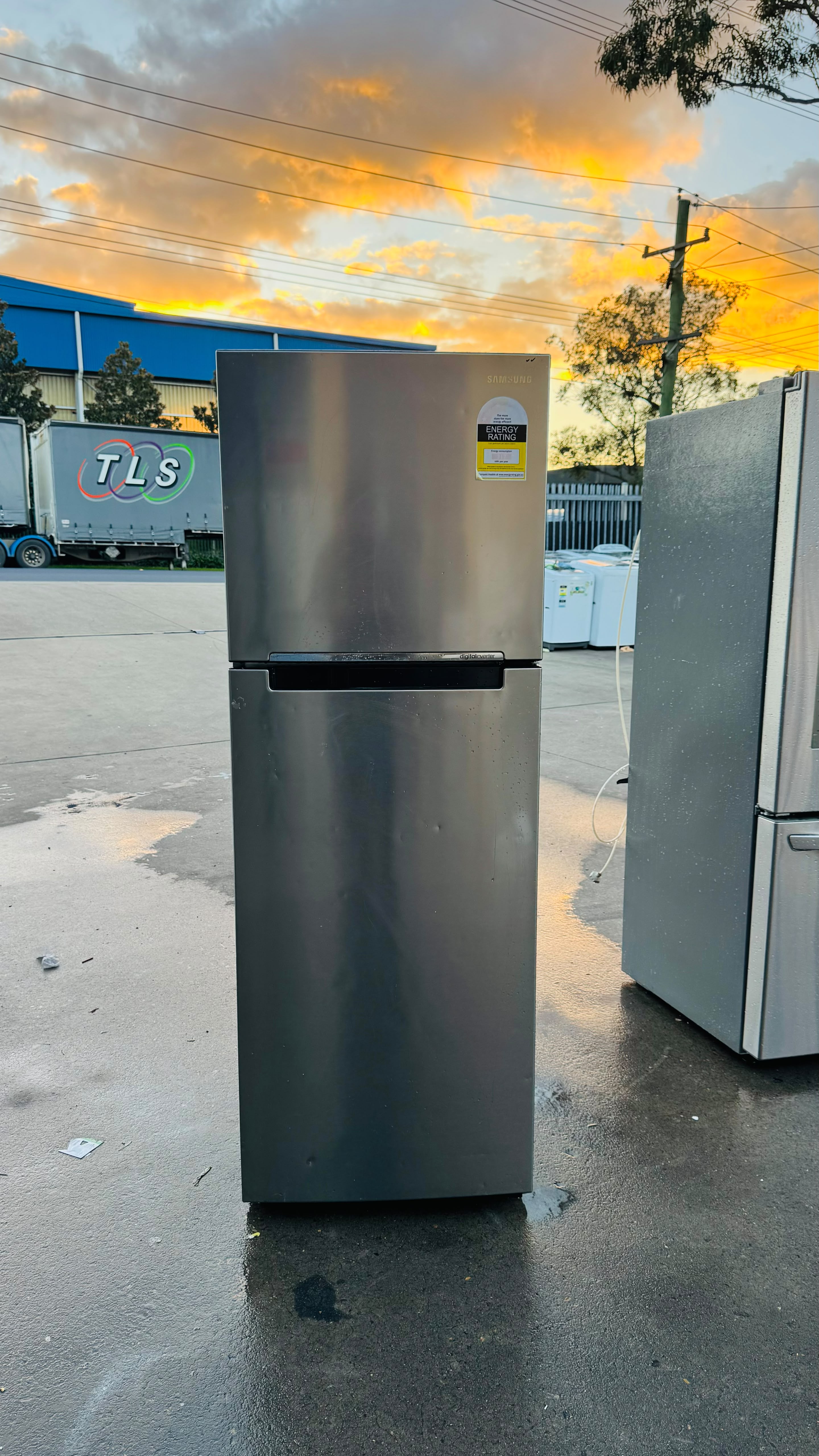 SAMSUNG 341 LITRES FRIDGE FREEZER