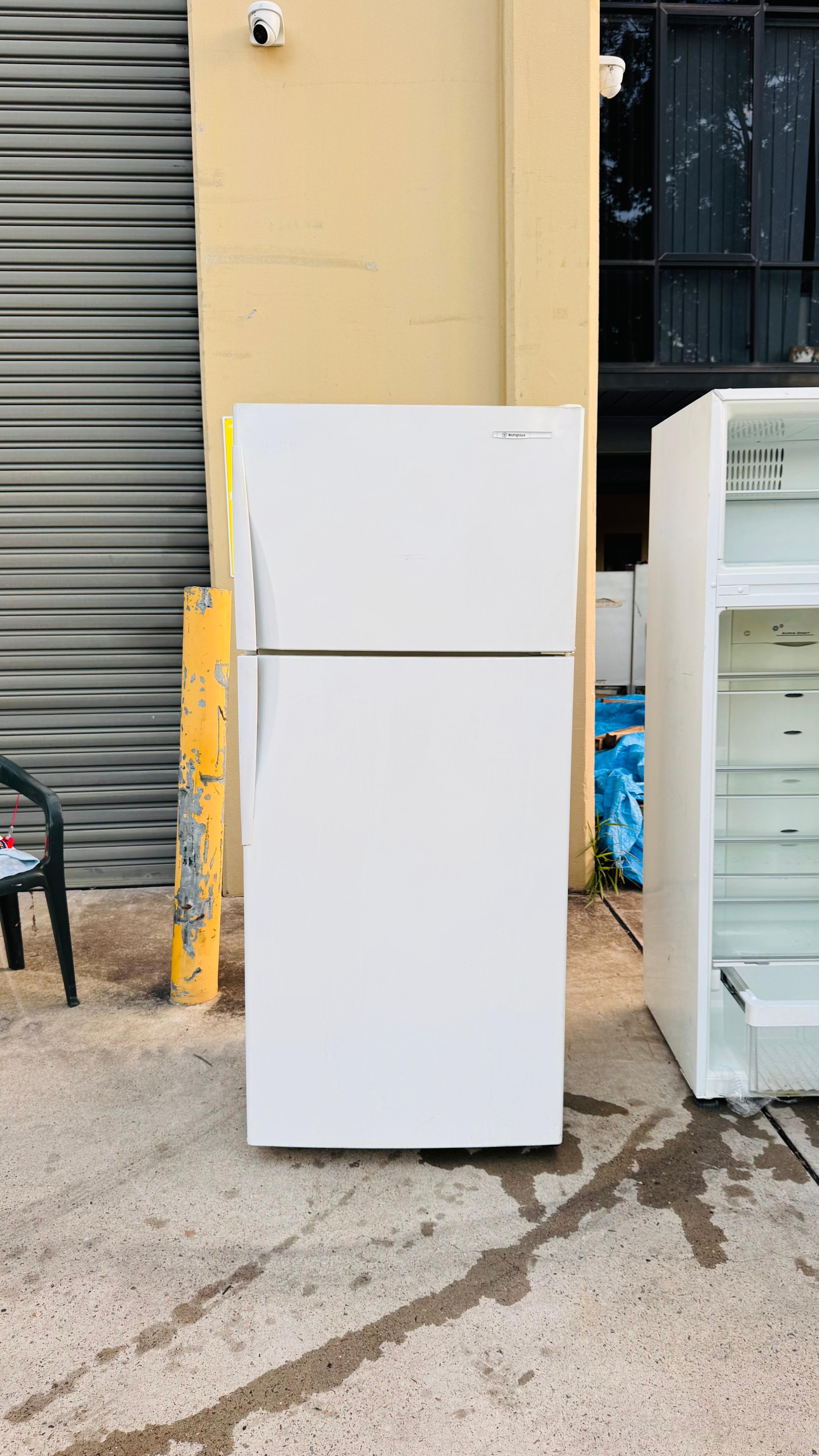WESTINGHOUSE 416 LITRES FRIDGE FREEZER