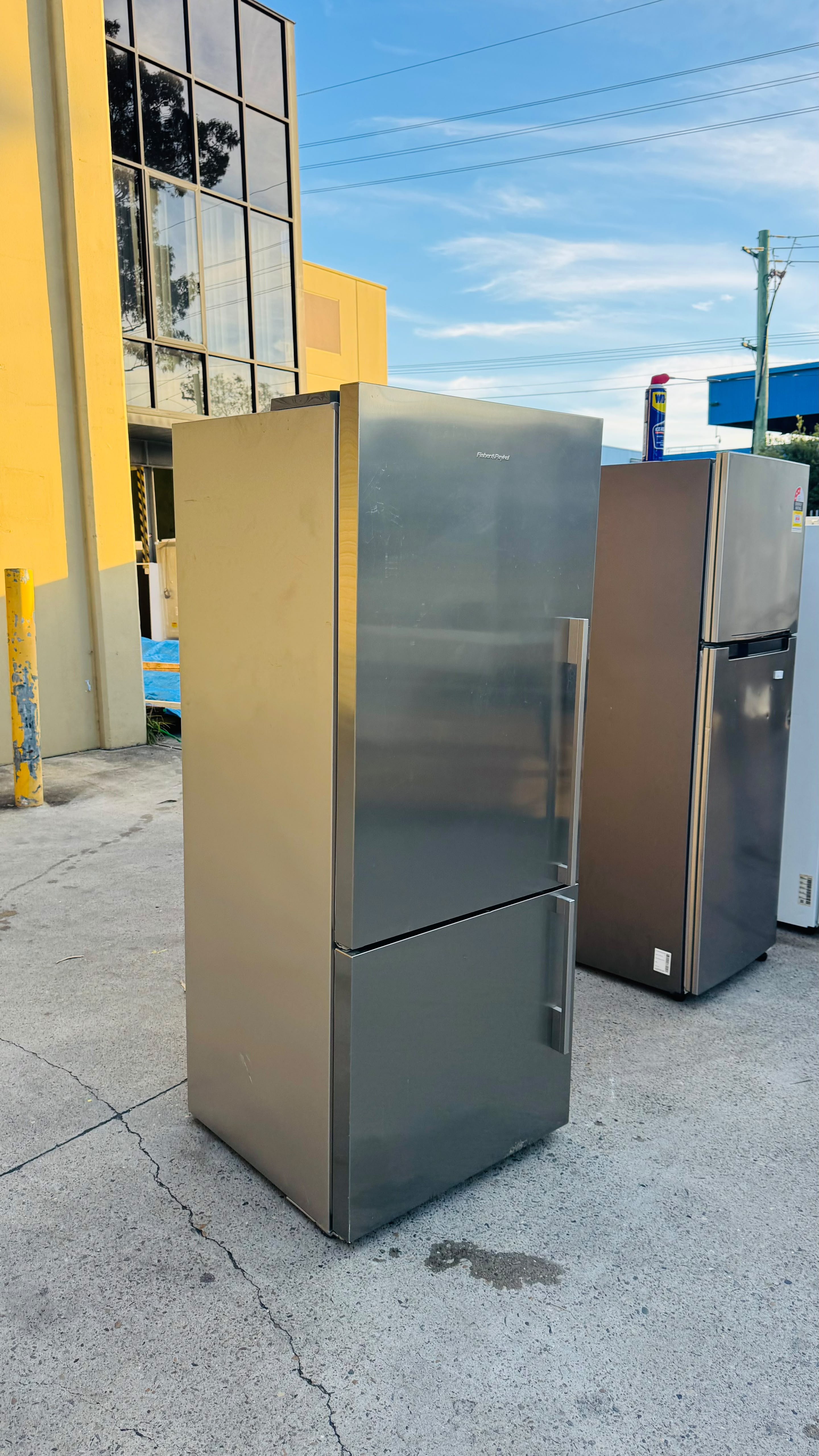 FISHER AND PAYKEL 442 LITRES FRIDGE FREEZER