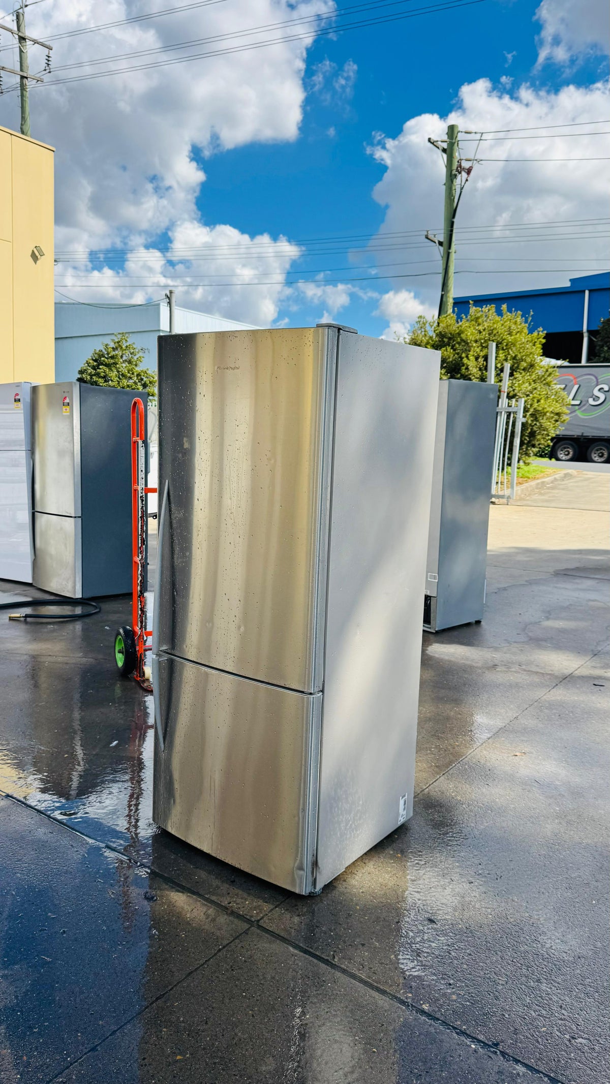 FISHER AND PAYKEL 442 LITRES FRIDGE FREEZER