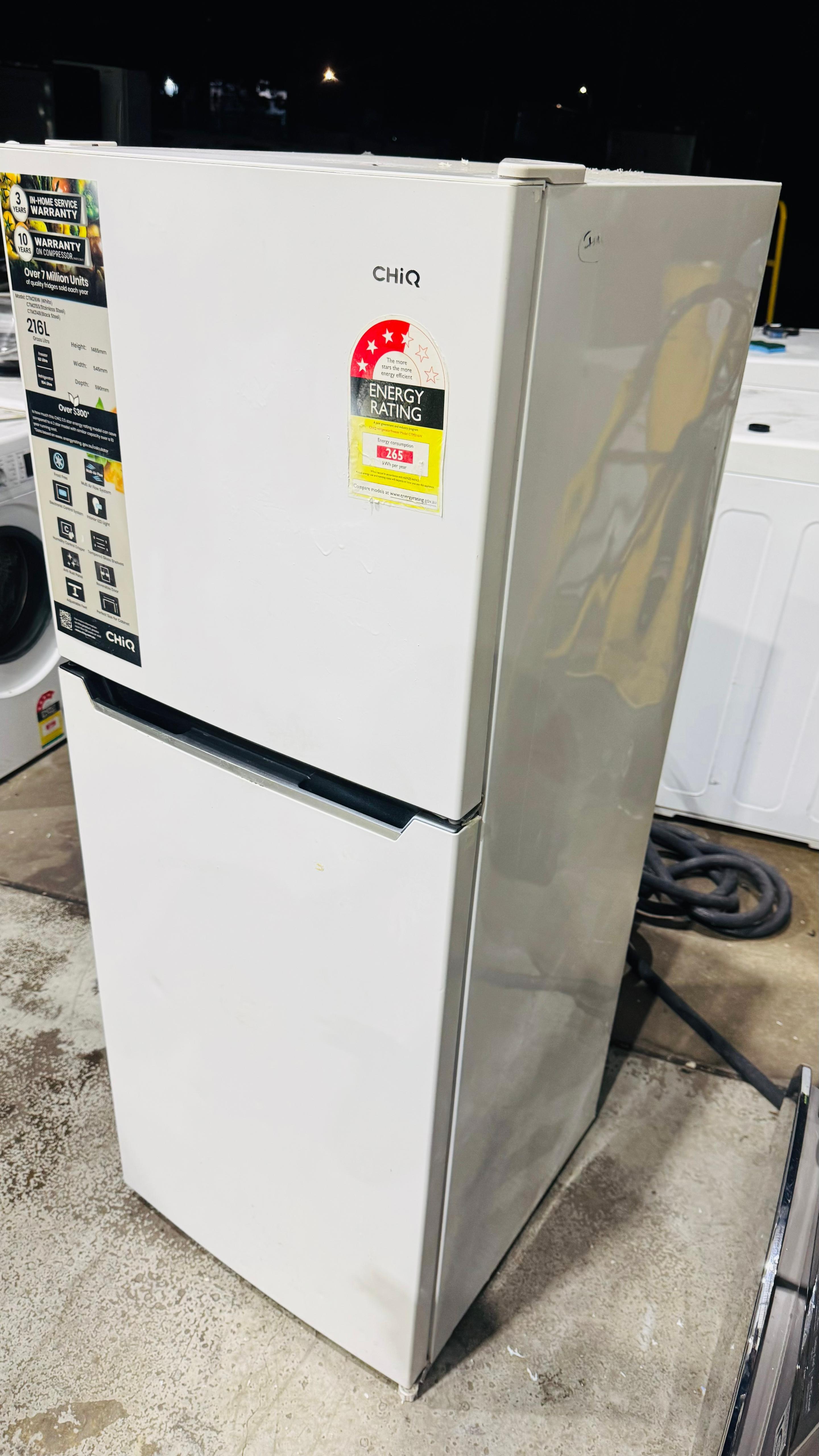 CHIQ 216 LITRES FRIDGE FREEZER