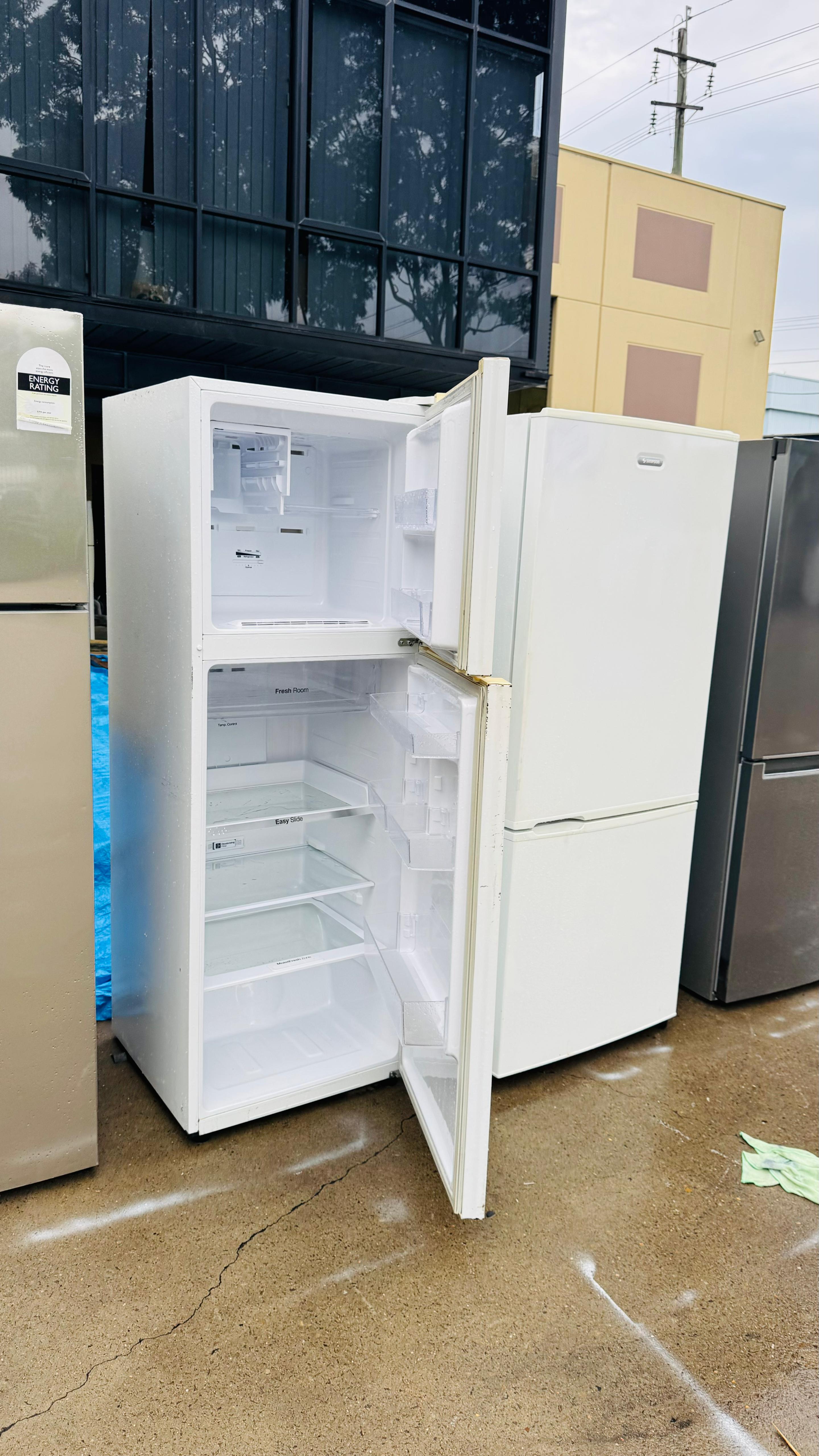 SAMSUNG 341 LITRES FRIDGE FREEZER