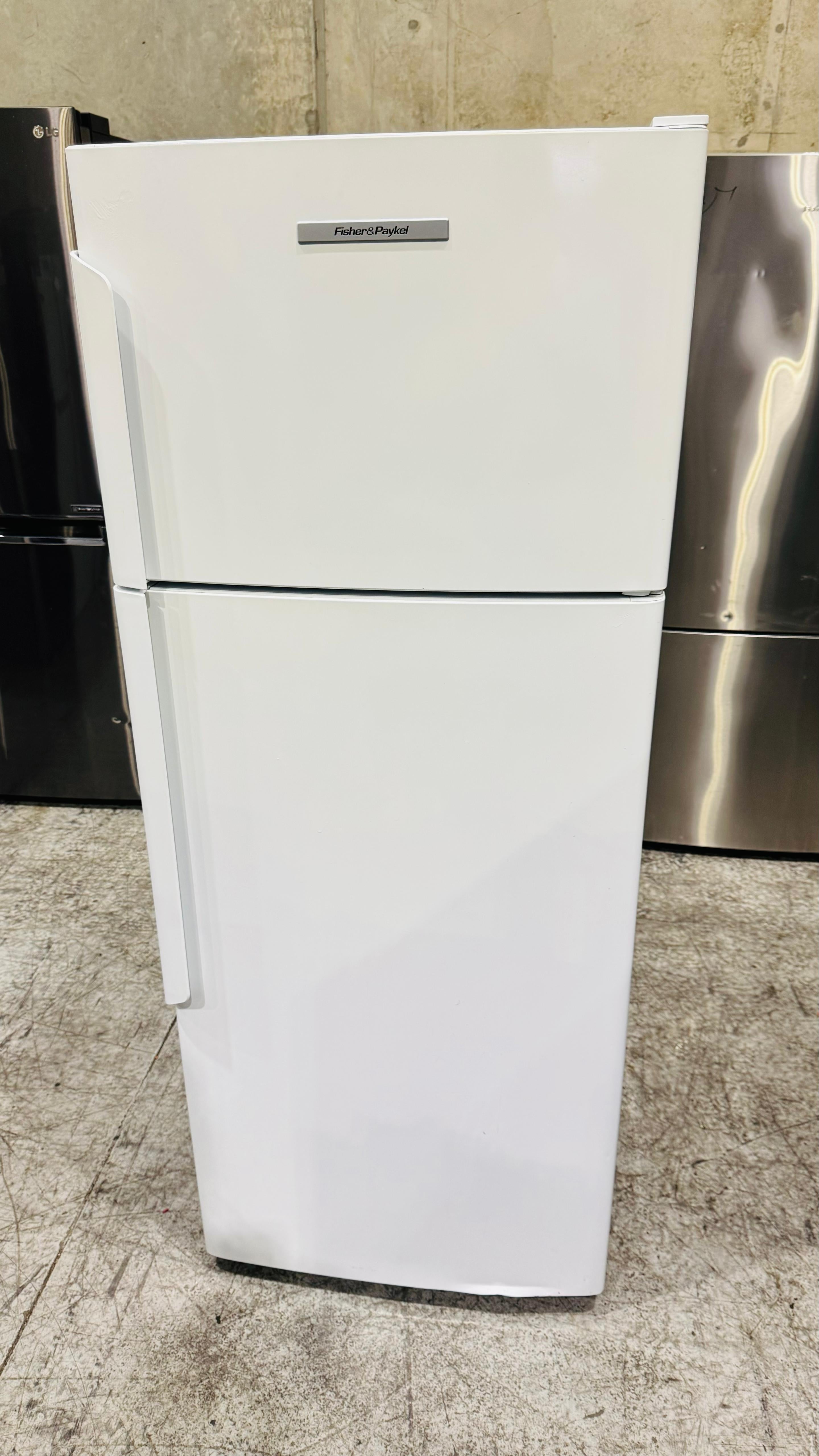 FISHER AND PAYKEL380 LITRES FRIDGE FREEZER